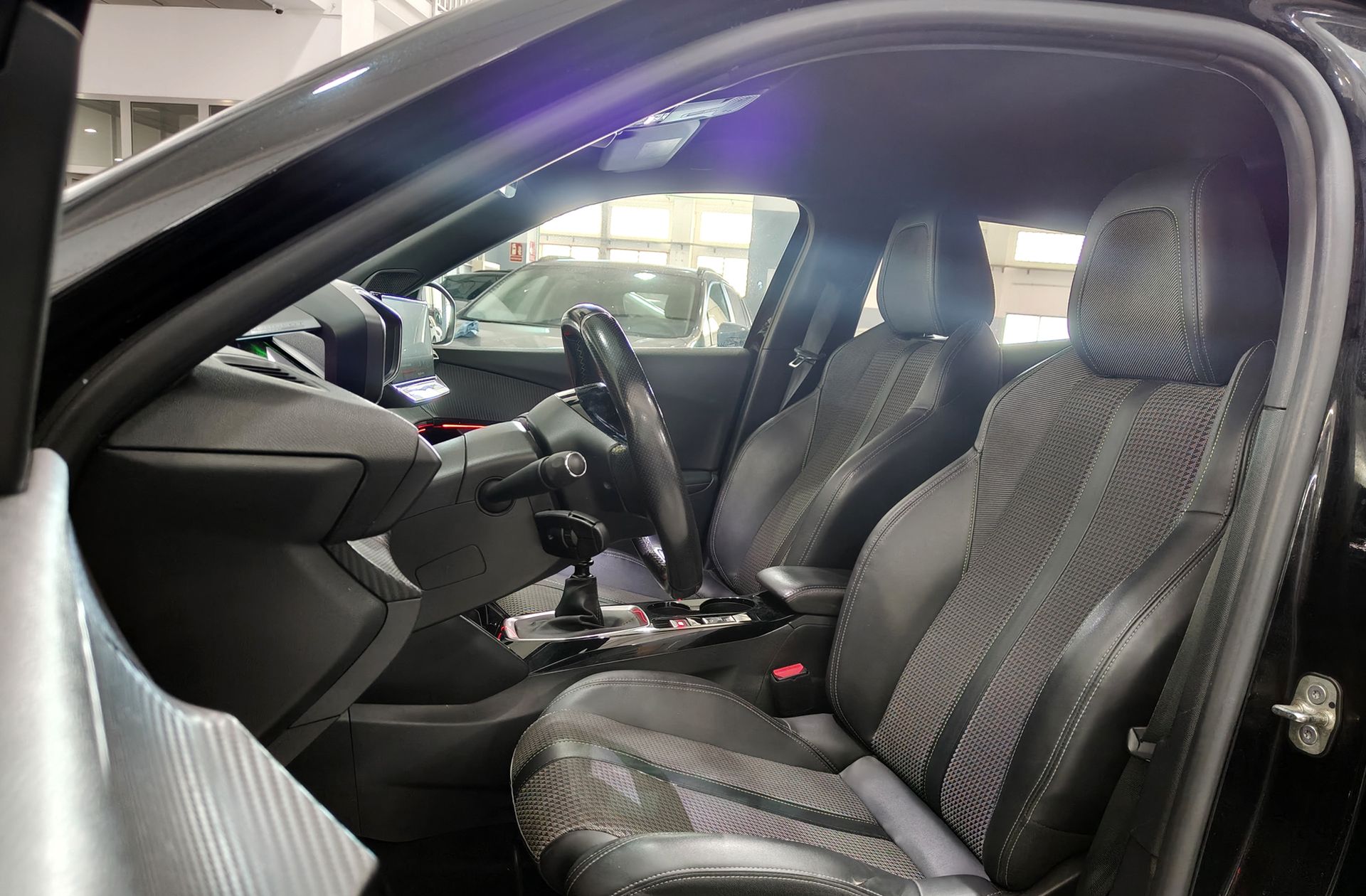 Peugeot 2008 PureTech 130 GT - foto 12