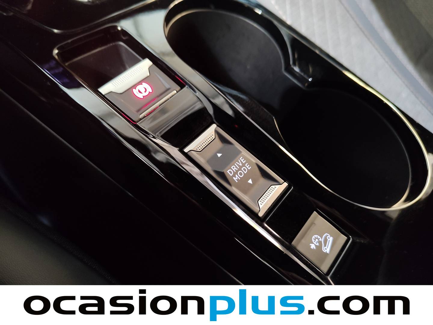 Foto Peugeot 2008 Peugeot 2008 Allure Hybrid eDCS6 (136 CV)