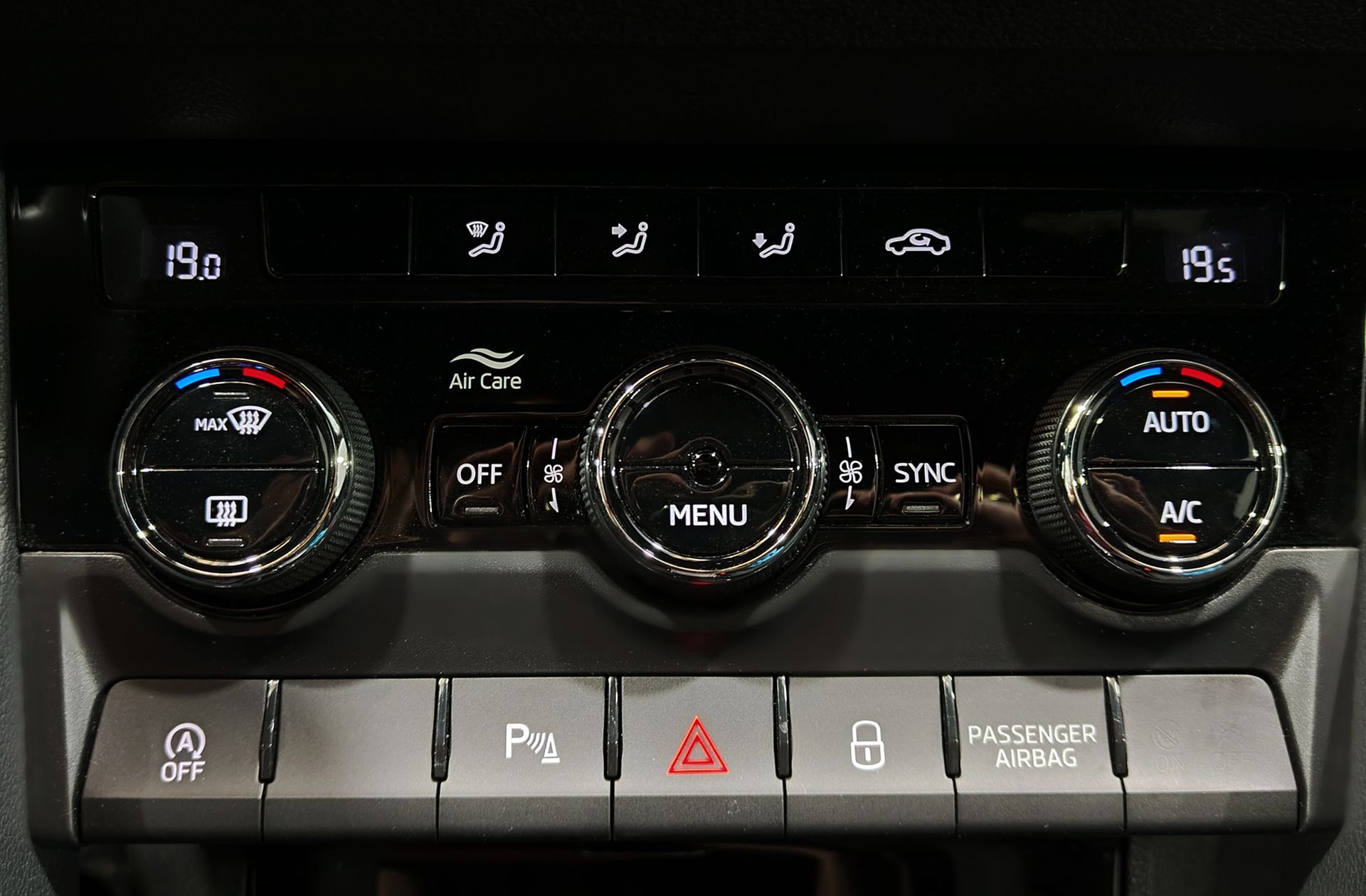 Škoda Karoq 1.5 TSI ACT Sportline DSG - foto 34