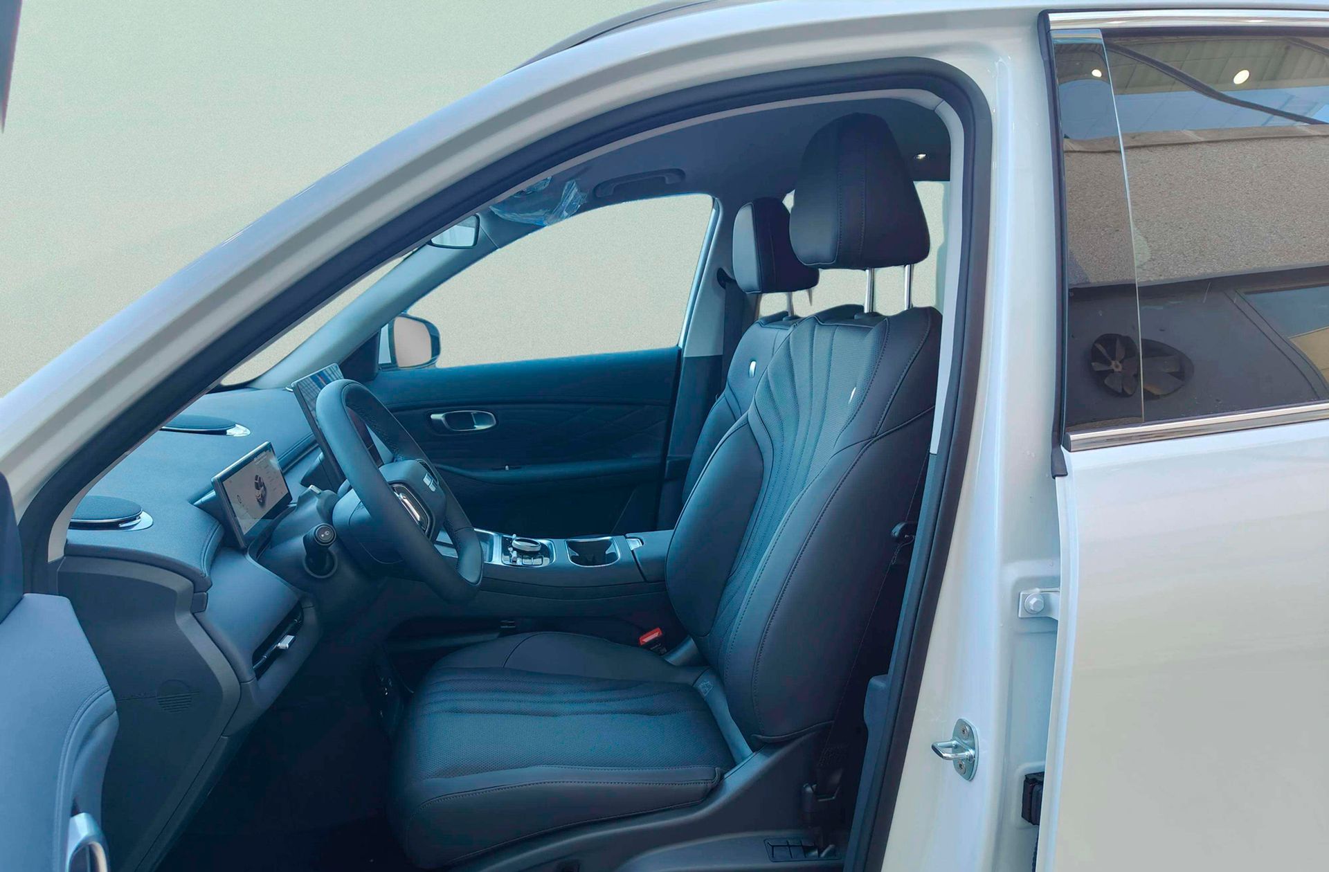 Geely Starray EM-i 1.5 PHEV Pro - foto 12