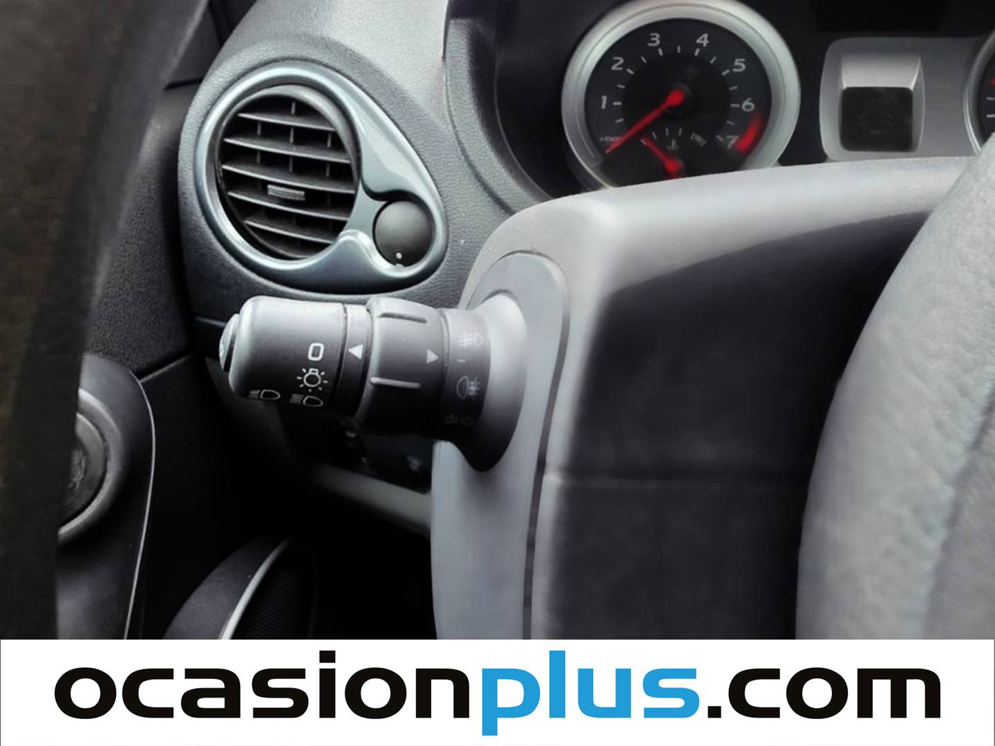 Foto Renault Clio Renault Clio 1.2 16v Pack Authentique (75 CV)