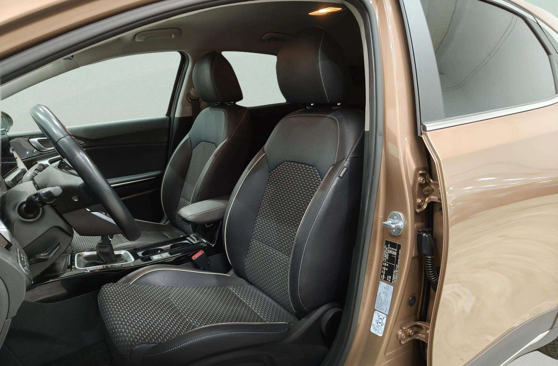 Kia XCeed 1.5 MHEV iMT Tech - foto 13