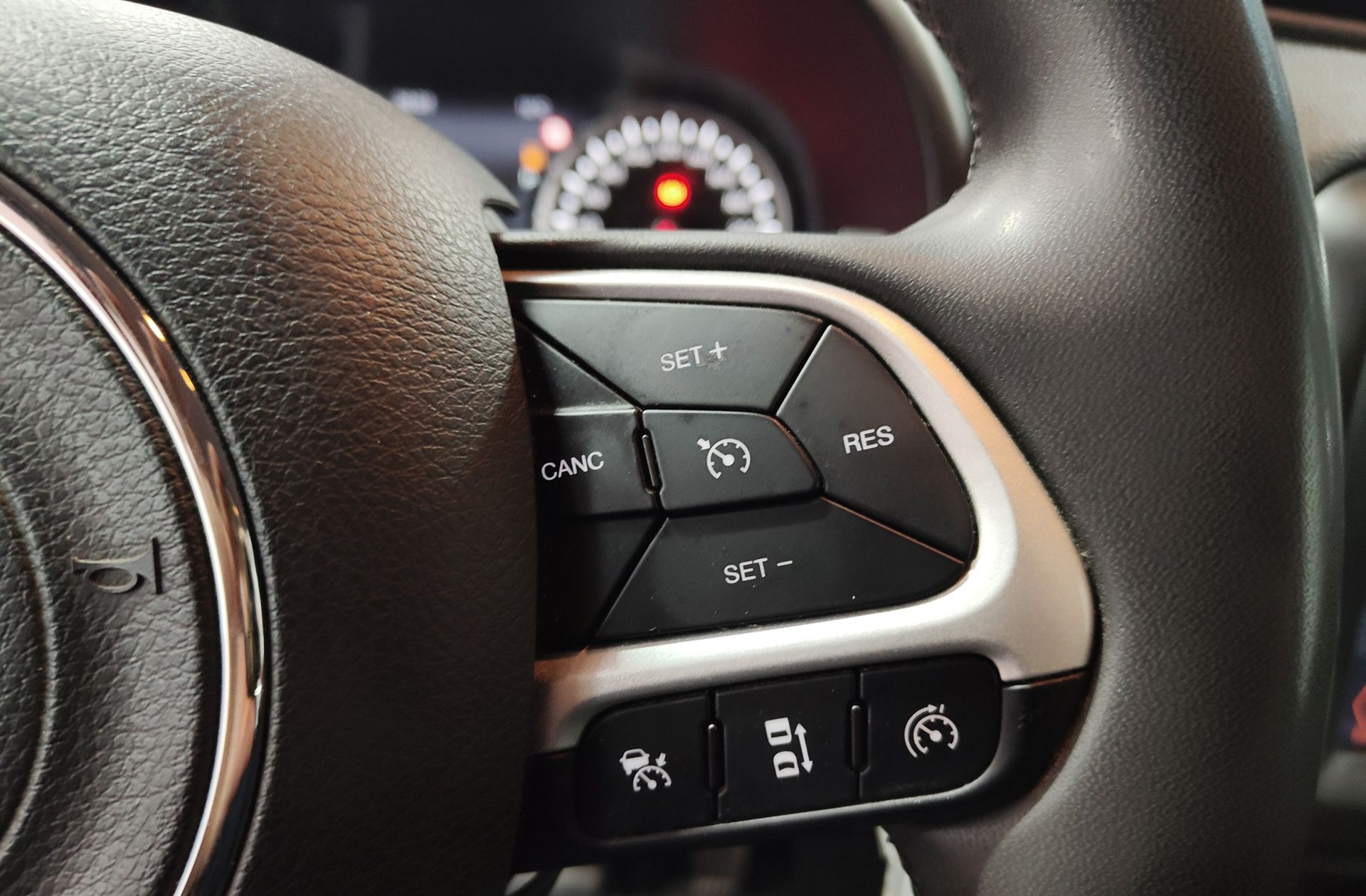 Jeep Renegade eHybrid 1.5 Limited ATX - foto 24