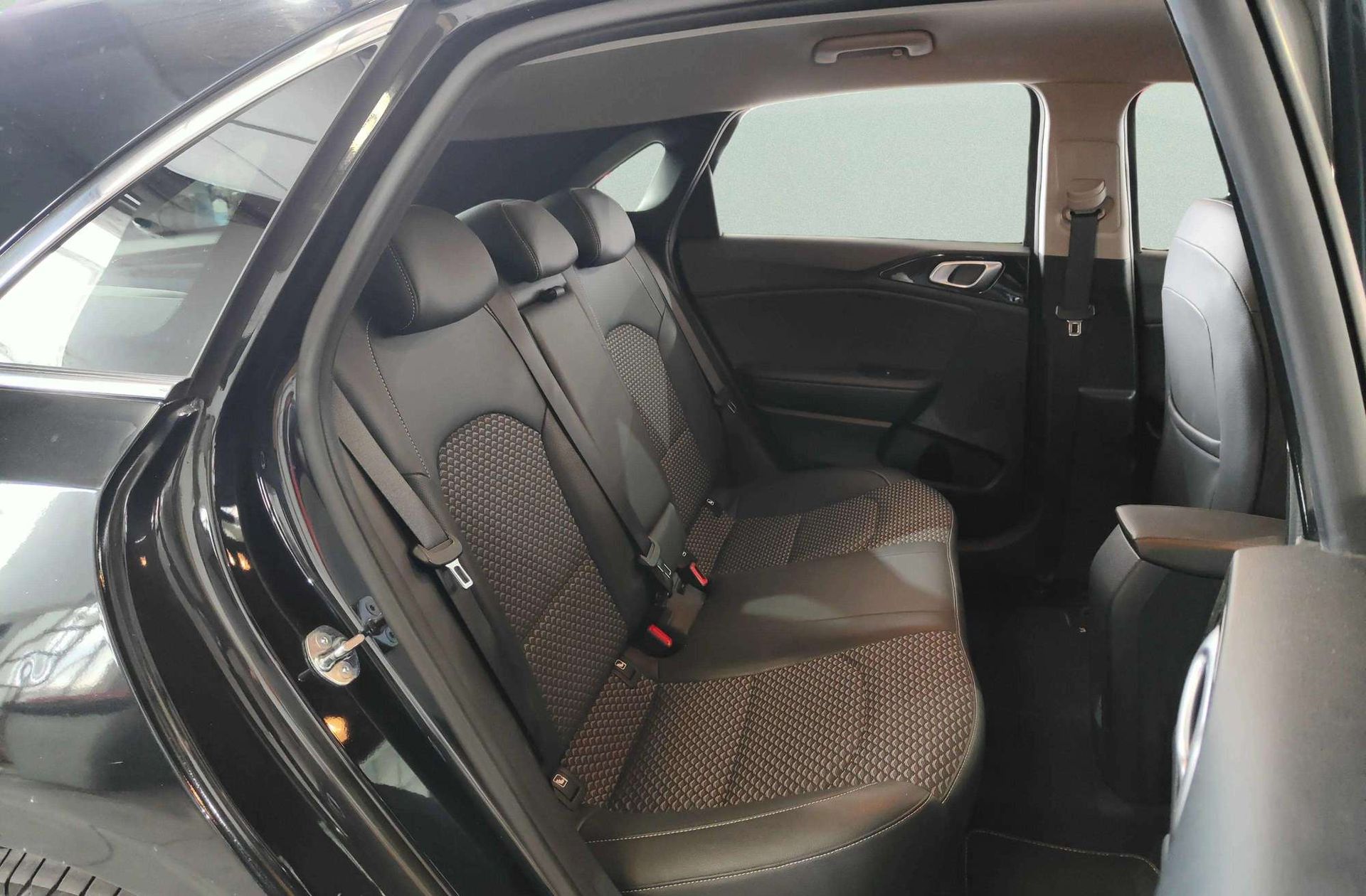 Kia Ceed 1.5 MHEV Tech DCT - foto 21