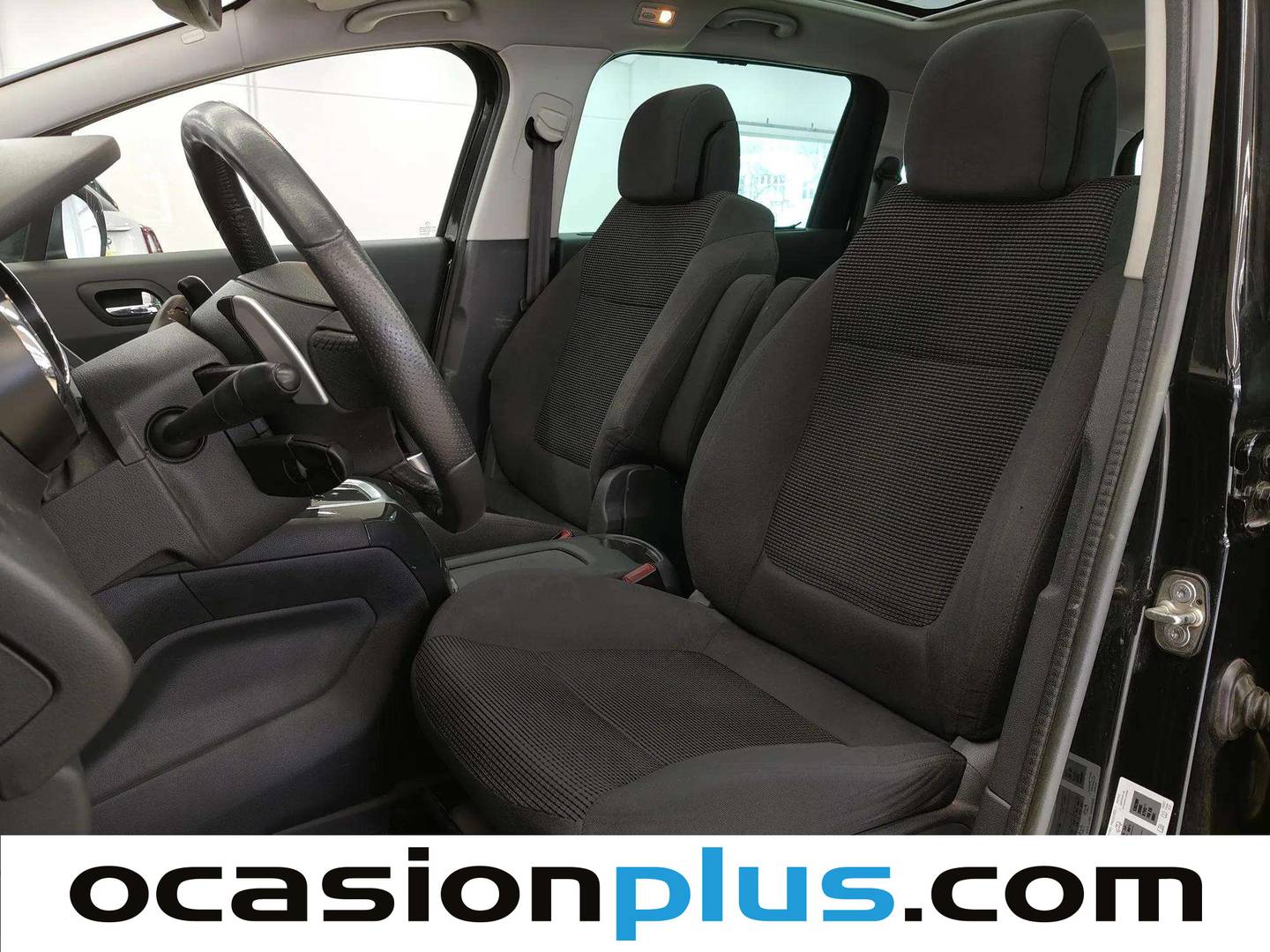 Foto asientos delanteros Peugeot 5008 Peugeot 5008 1.6 e-HDI Blue Lion FAP Allure CMP (112 CV) 7 Plazas