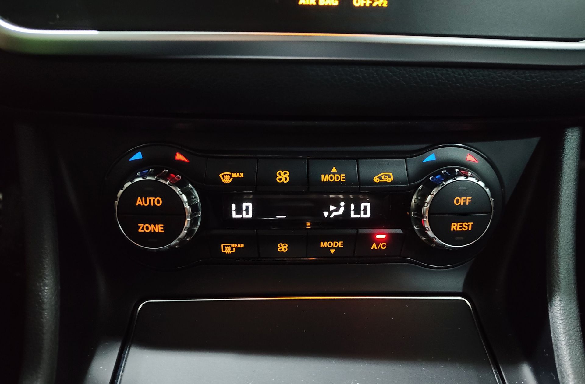 Mercedes-Benz GLA 180 Pack AMG - foto 31