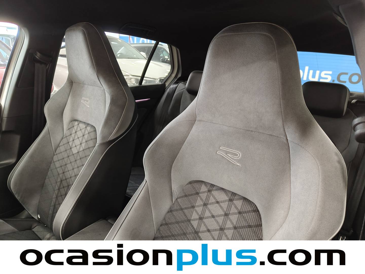 Extras y acabados del Volkswagen Golf Volkswagen Golf R-Line 1.5 eTSI (150 CV) DSG