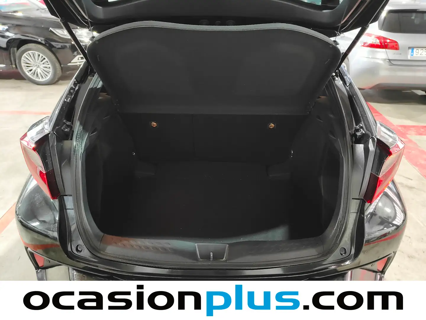 Foto Toyota C-HR Toyota C-HR 1.8 125H Advance (122 CV)