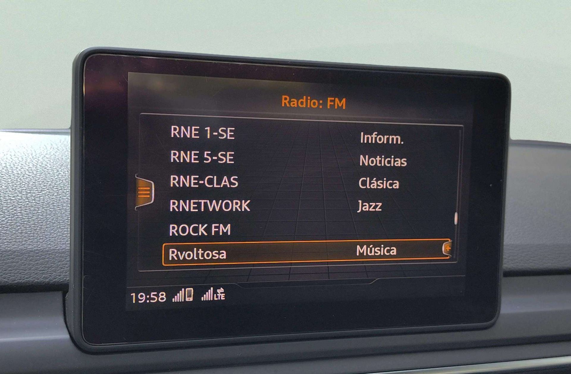 Audi A4 S line edition 2.0 TDI - foto 43