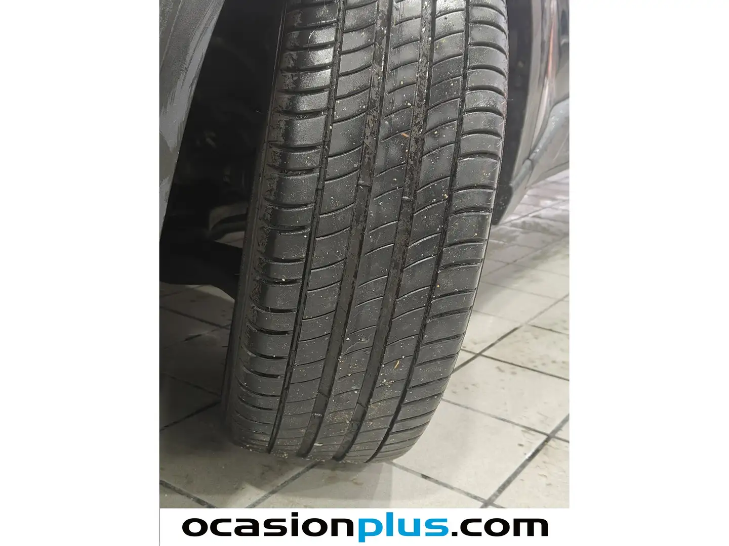 Foto Toyota C-HR Toyota C-HR 1.8 125H Advance (122 CV)