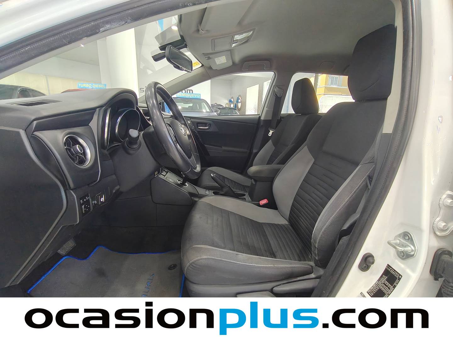 Foto asientos delanteros Toyota Auris Toyota Auris 140H Touring Sports Active (136 CV) GLP