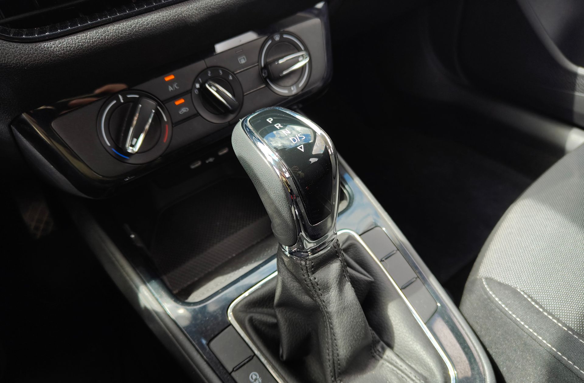 Škoda Fabia 1.0 TSI Selection DSG - foto 5