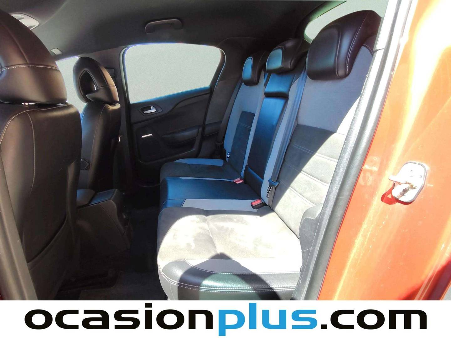 Foto DS DS 4 Crossback DS DS 4 Crossback DS DS 4 Crossback 1.6 BlueHDi (120CV) EAT6 Style siete plazas