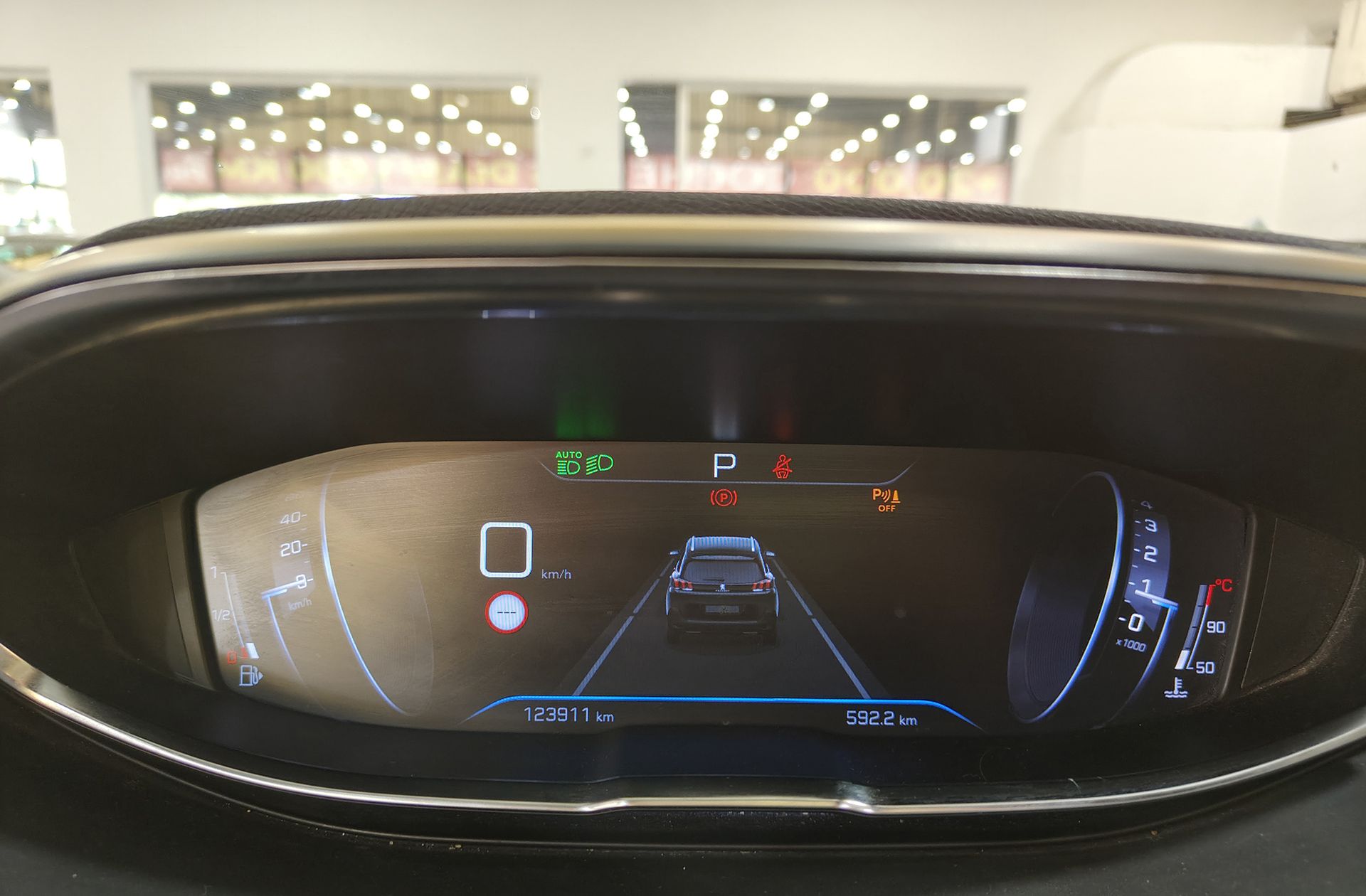 Peugeot 5008 BlueHDi 180 GT EAT8 7 plazas - foto 25