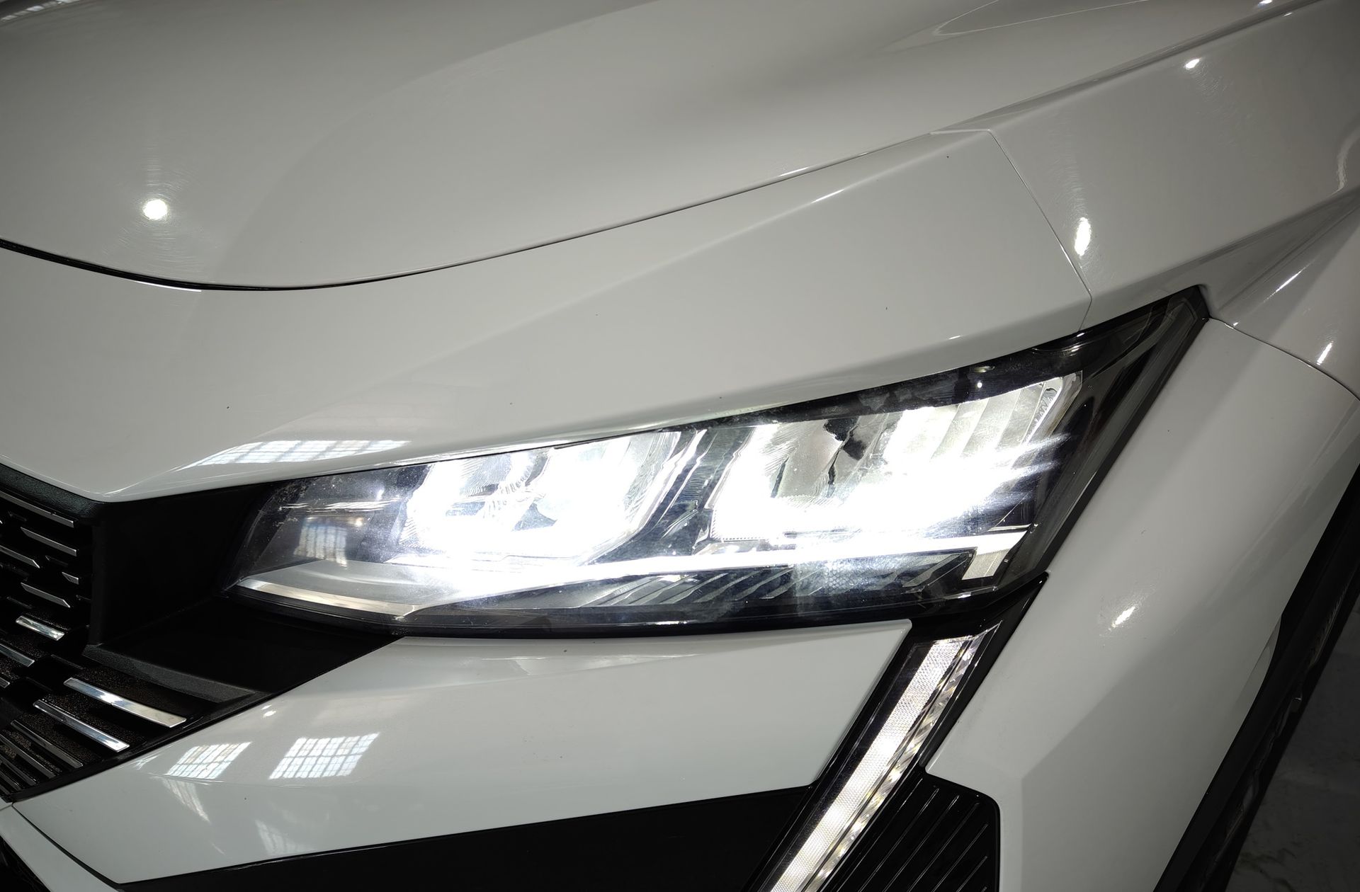 Peugeot 408 PureTech 130 Allure EAT8 - foto 13