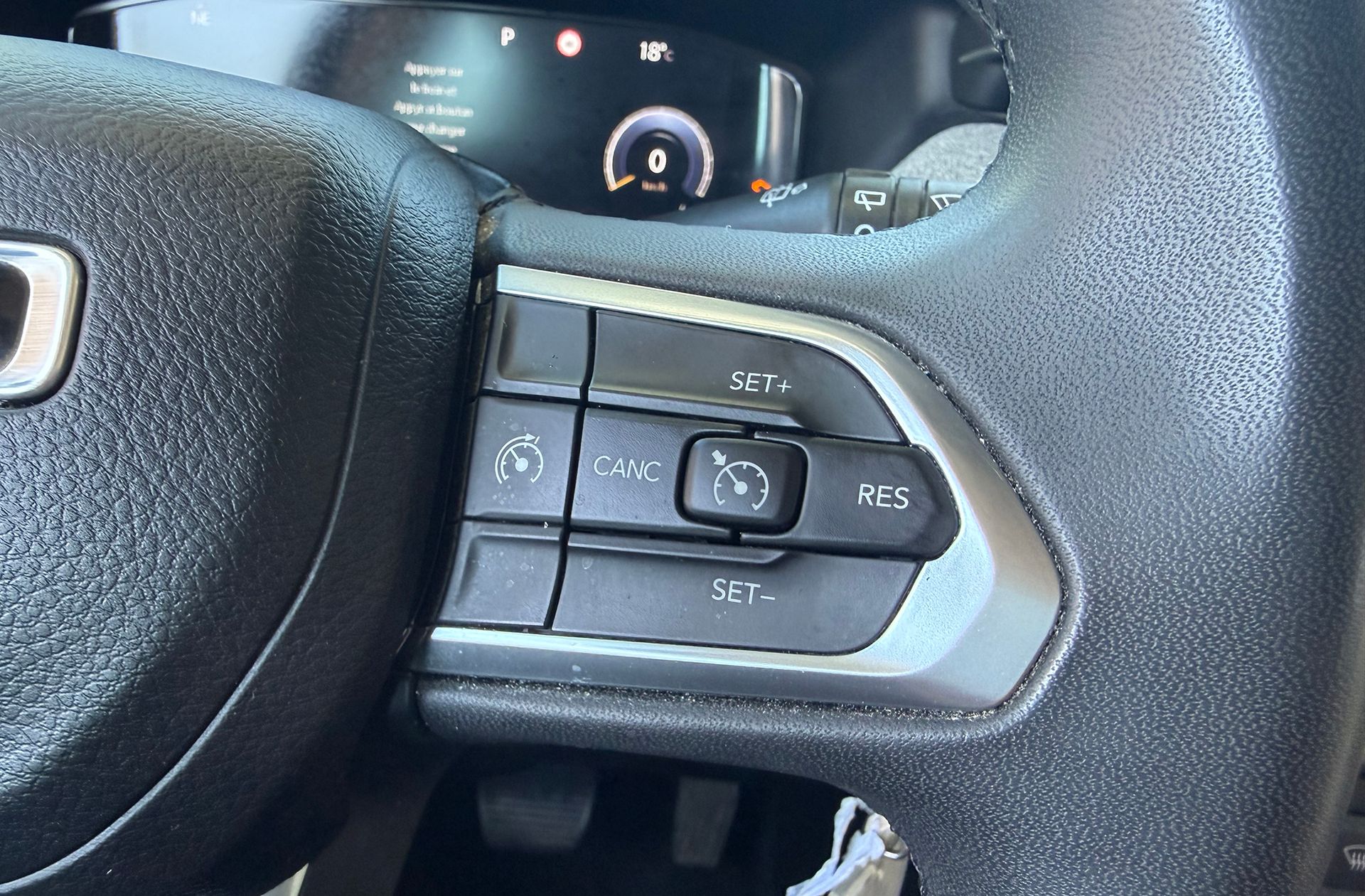 Jeep Compass eHybrid 1.5 MHEV Longitude DCT - foto 23
