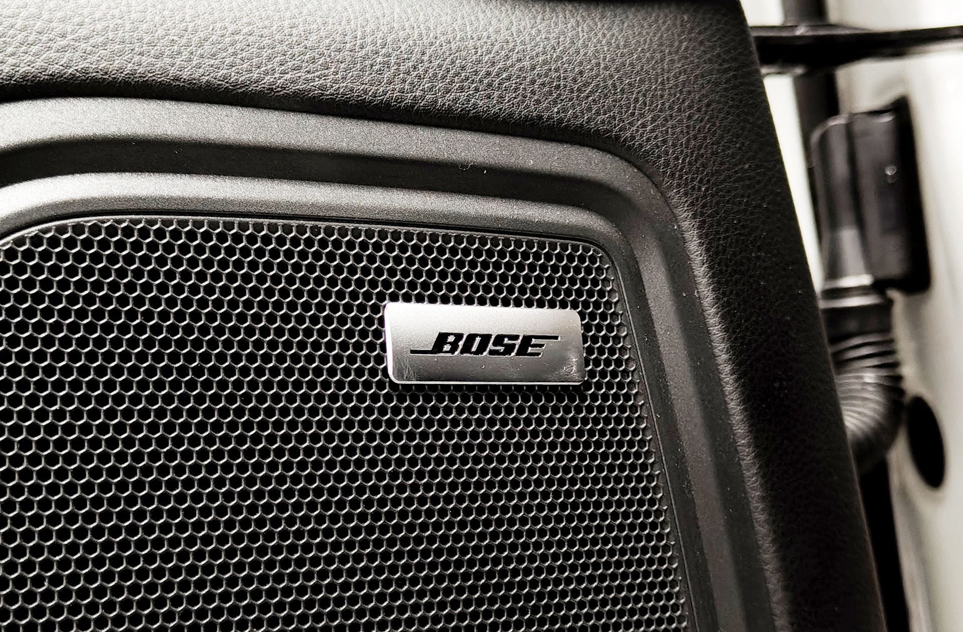 Porsche Macan Turbo - foto 16