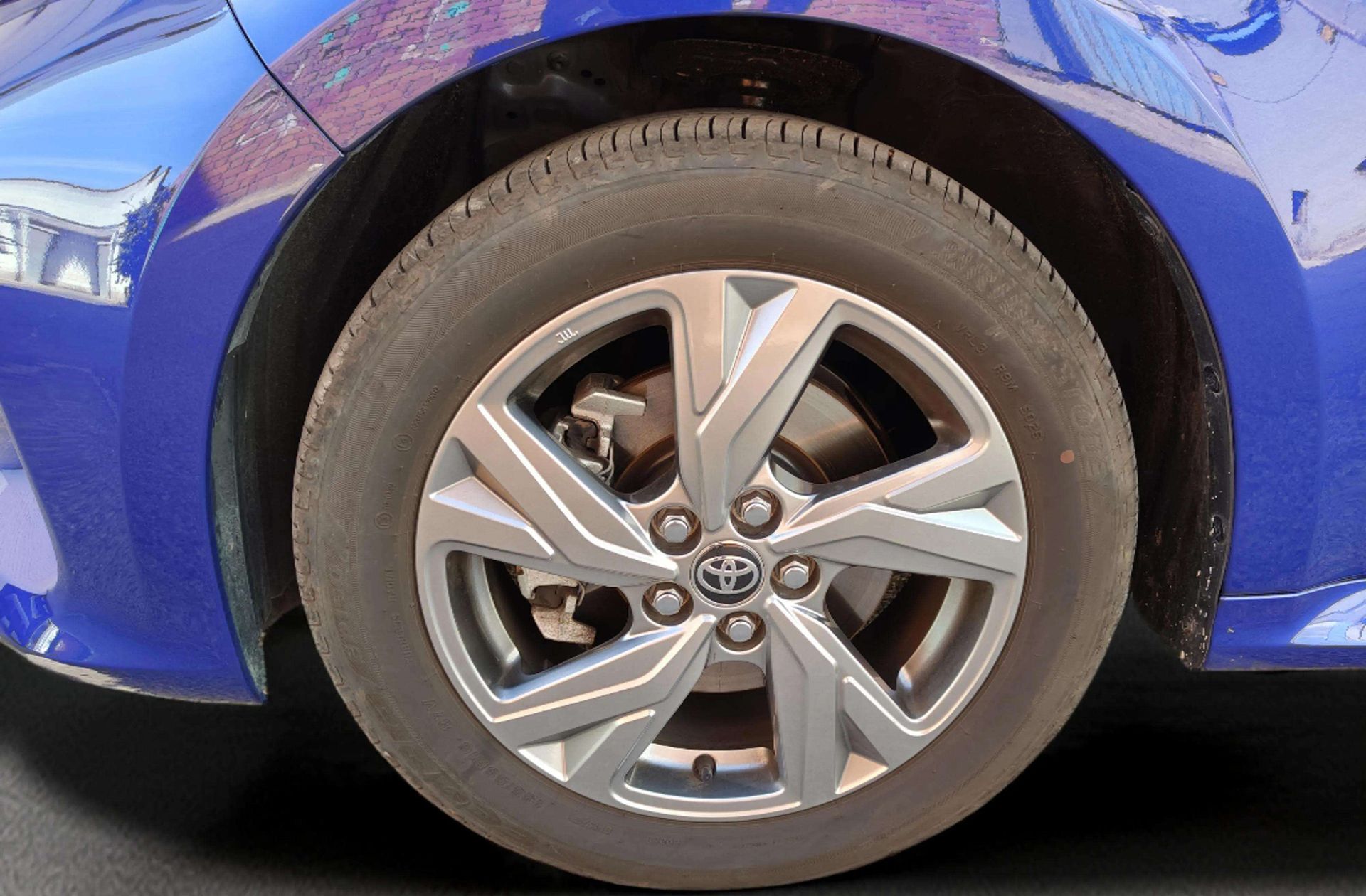 Toyota Yaris 120H Active Plus - foto 36