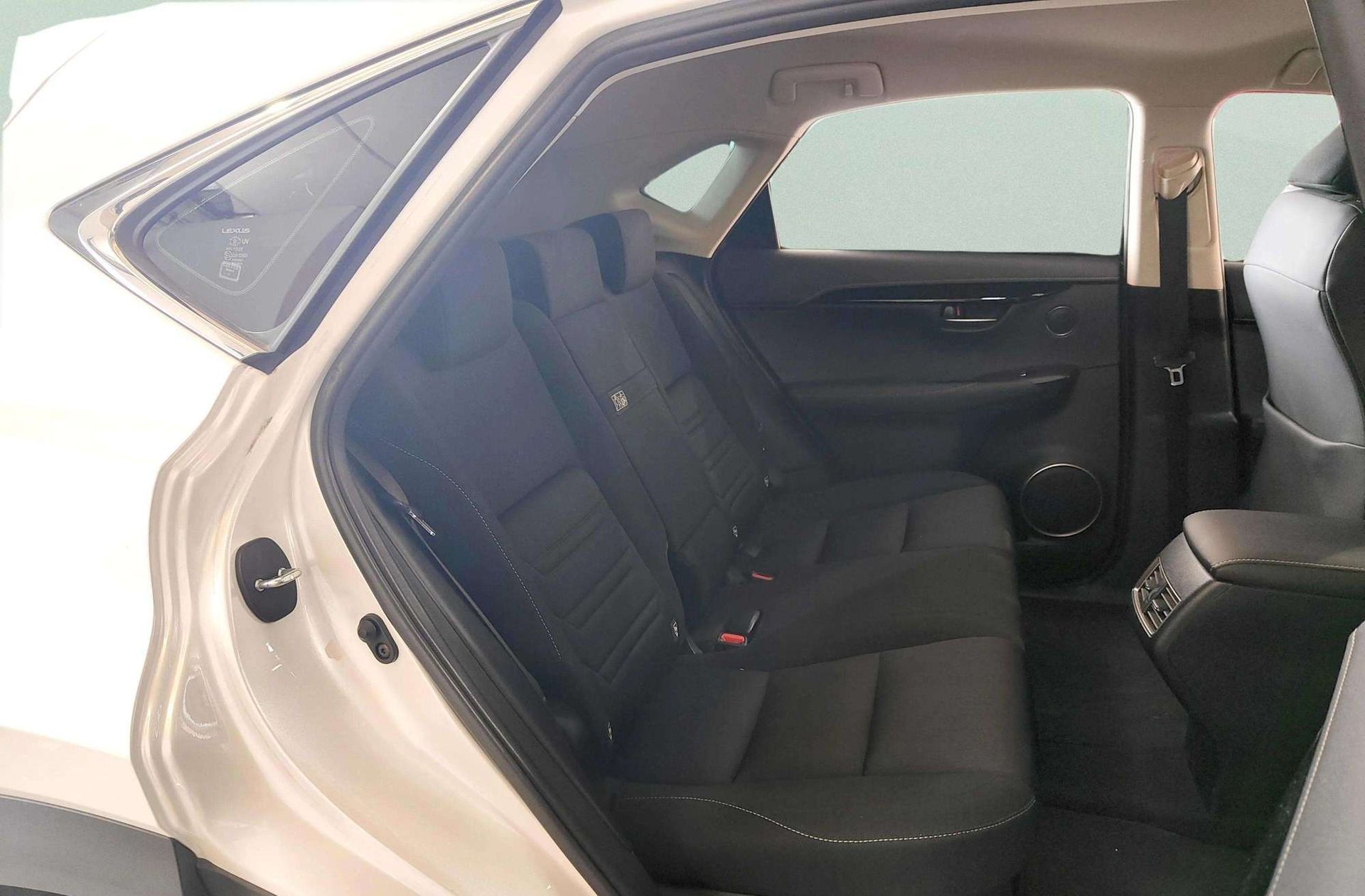 Lexus NX 300h Business Navigation 2WD - foto 18