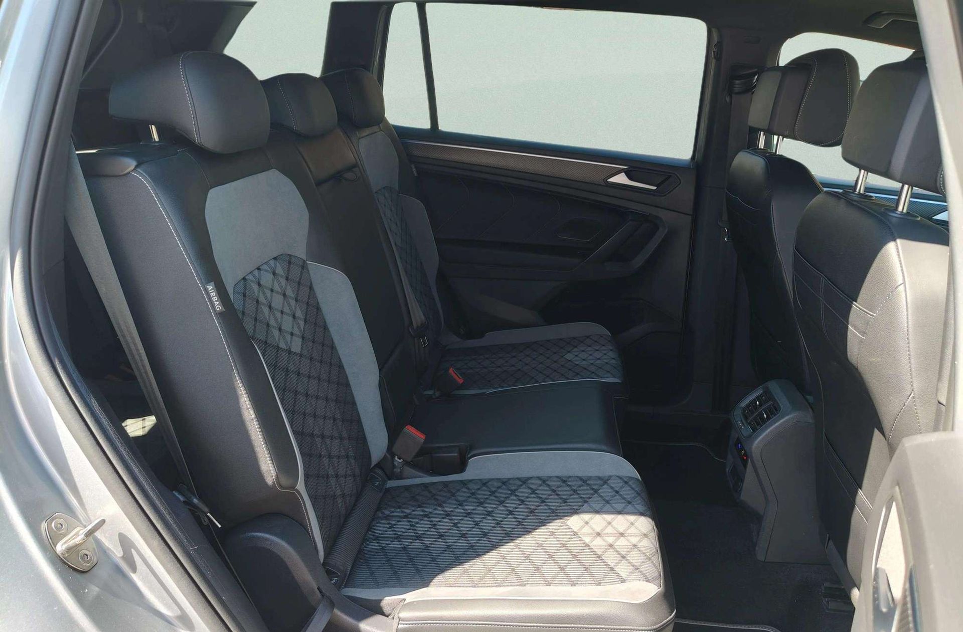 Volkswagen Tiguan Allspace R-Line 2.0 TDI DSG 7 plazas - foto 22