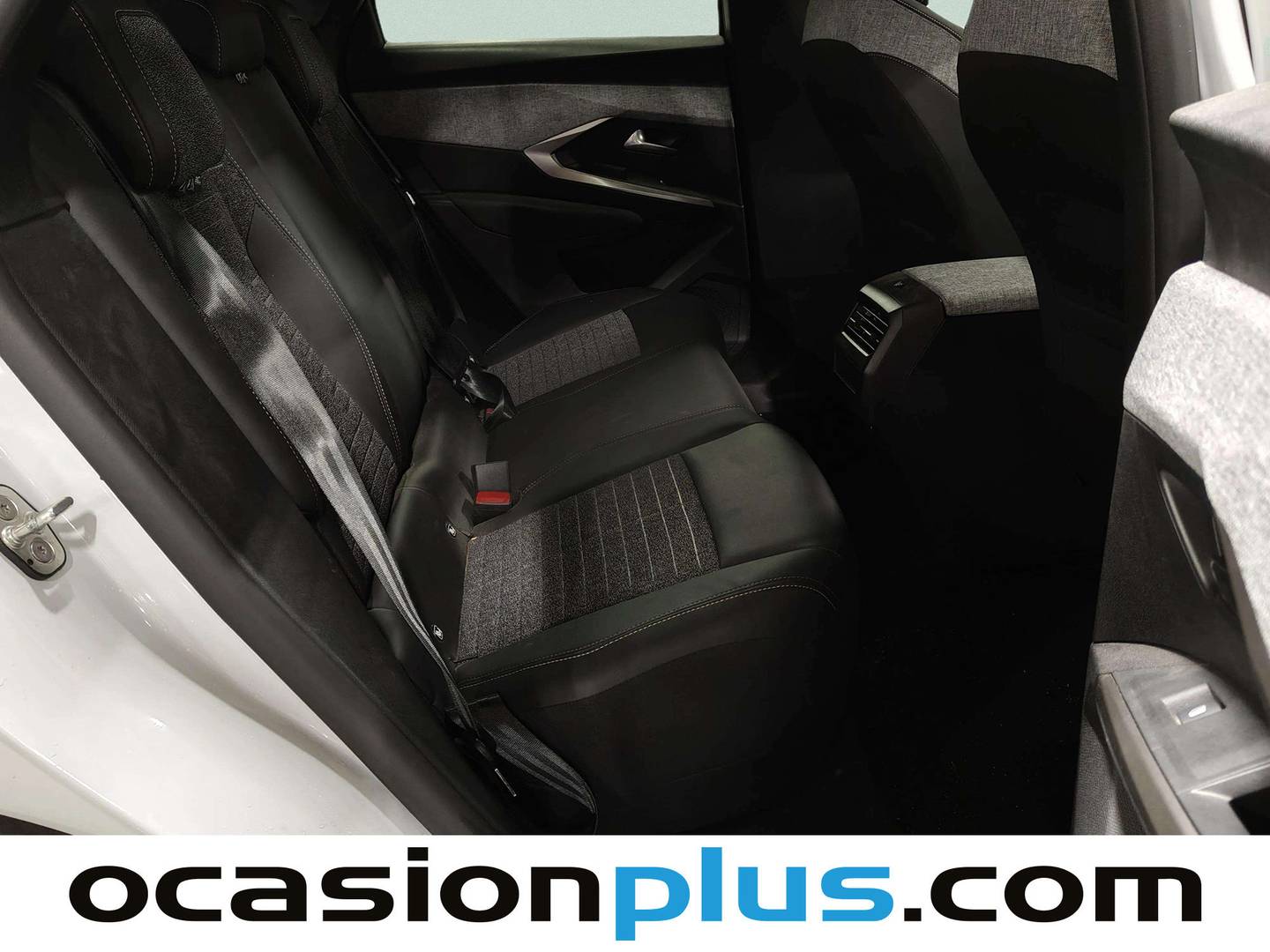 Foto asientos traseros Peugeot 3008 Peugeot 3008 Hybrid 145 Allure eDCS6 (145 CV)