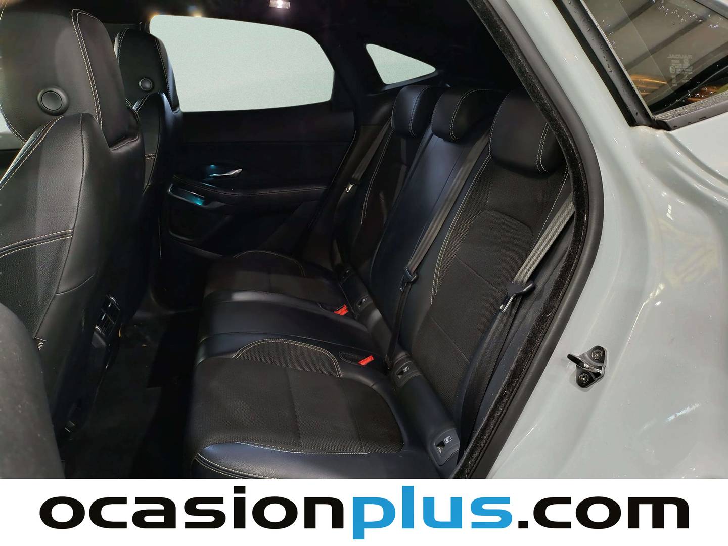 Foto asientos traseros Jaguar E-Pace Jaguar E-PACE 2.0D R-Dynamic 4WD Auto (150 CV)