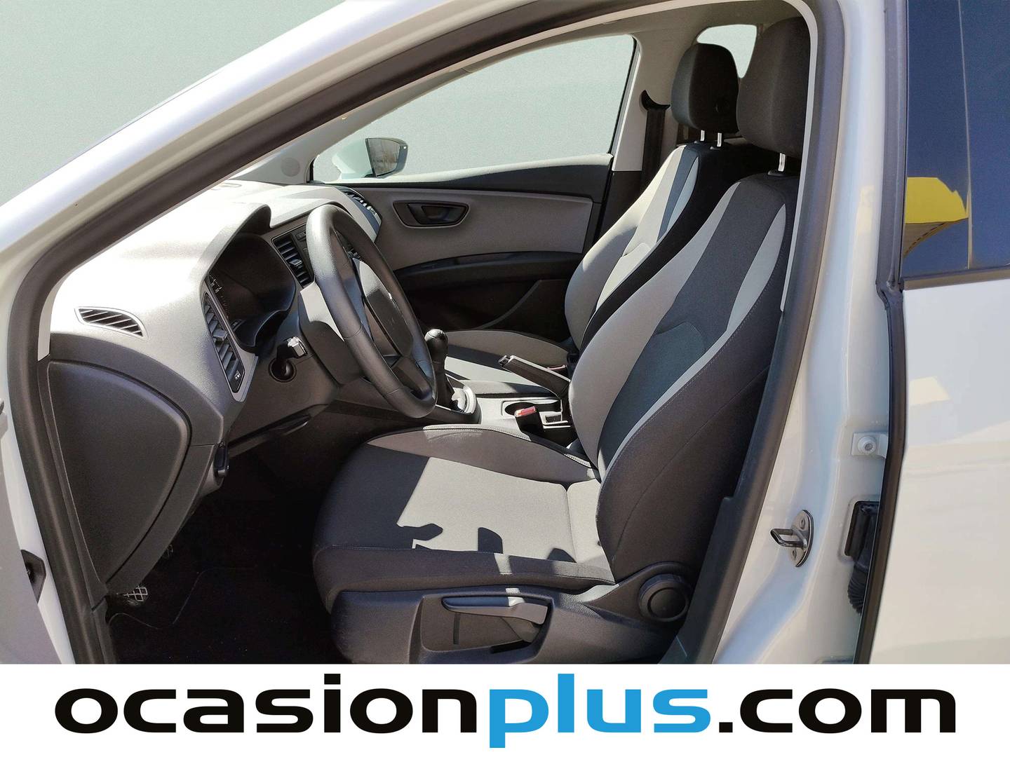 Foto asientos delanteros Seat León SEAT León 1.6 TDI S&S Reference (105 CV)