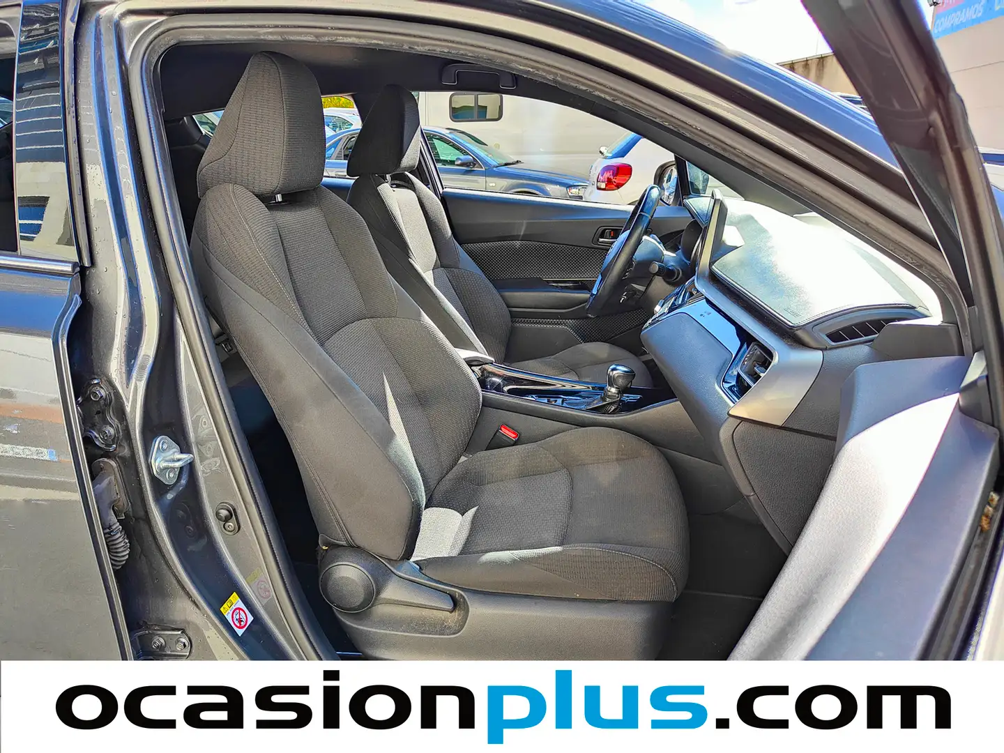 Foto Toyota C-HR Toyota C-HR 1.8 125H Advance (122 CV)