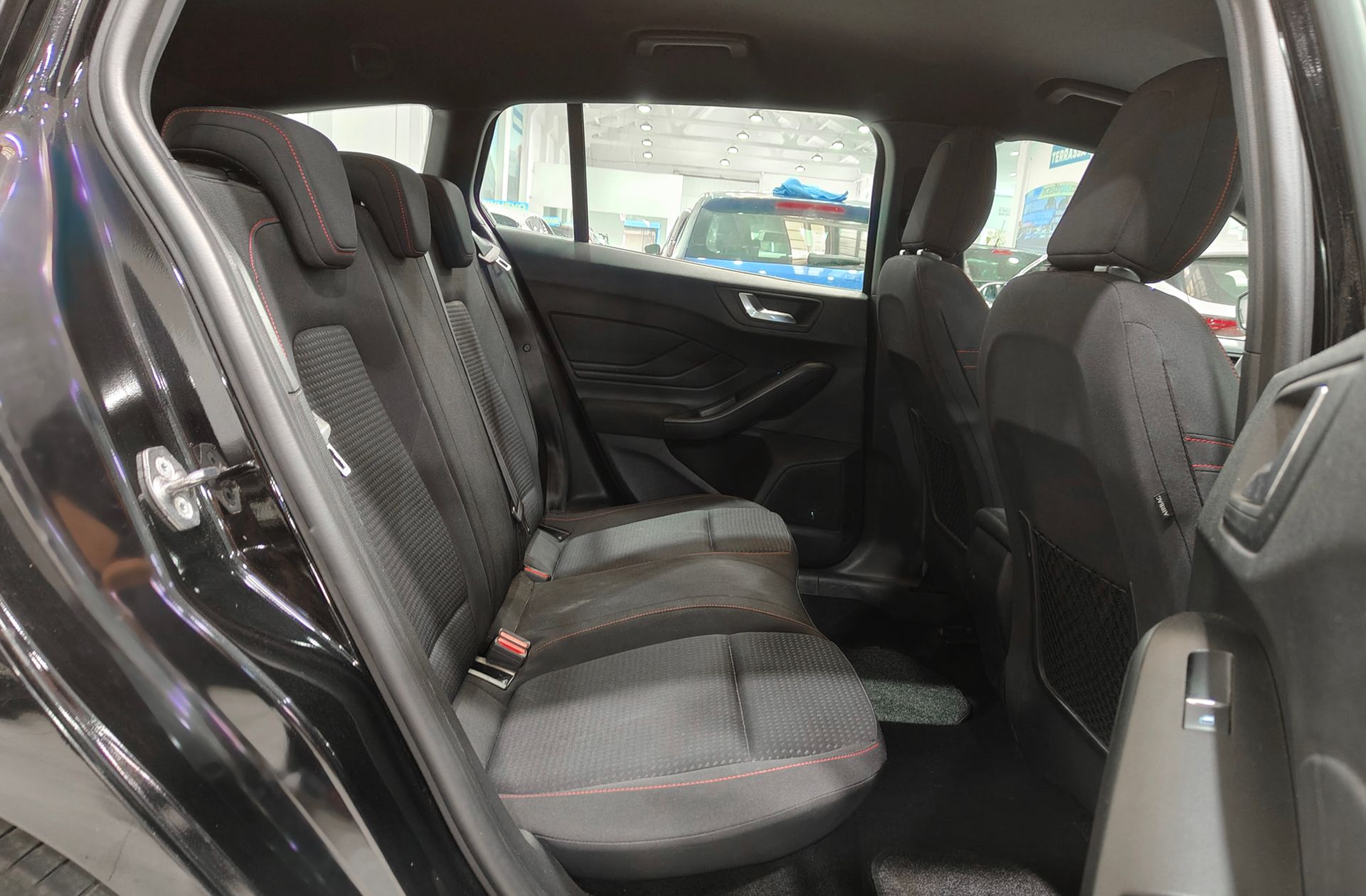 Ford Focus SportBreak 1.0 EcoBoost ST-Line - foto 17