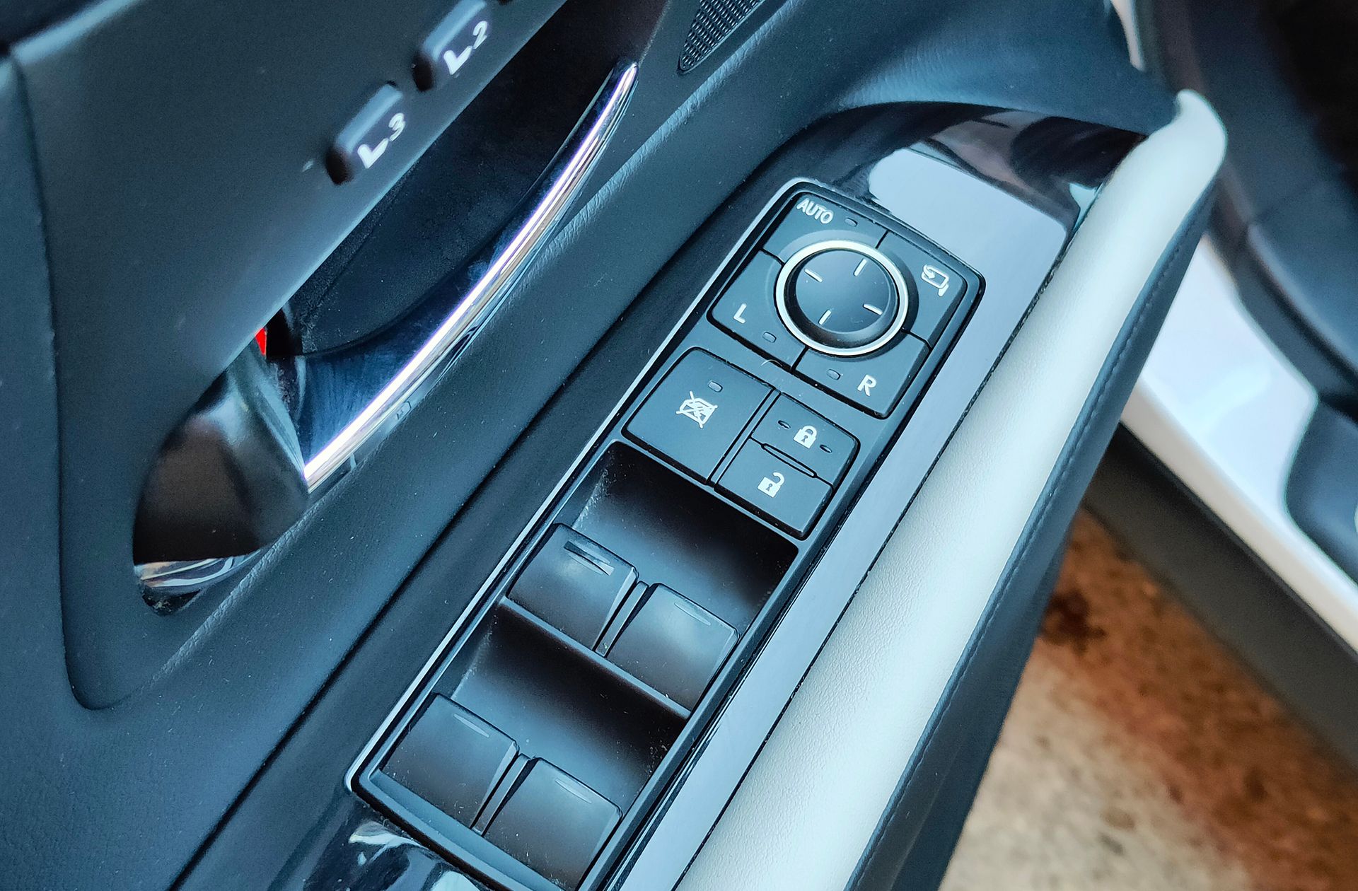 Lexus RX 450h Luxury - foto 34