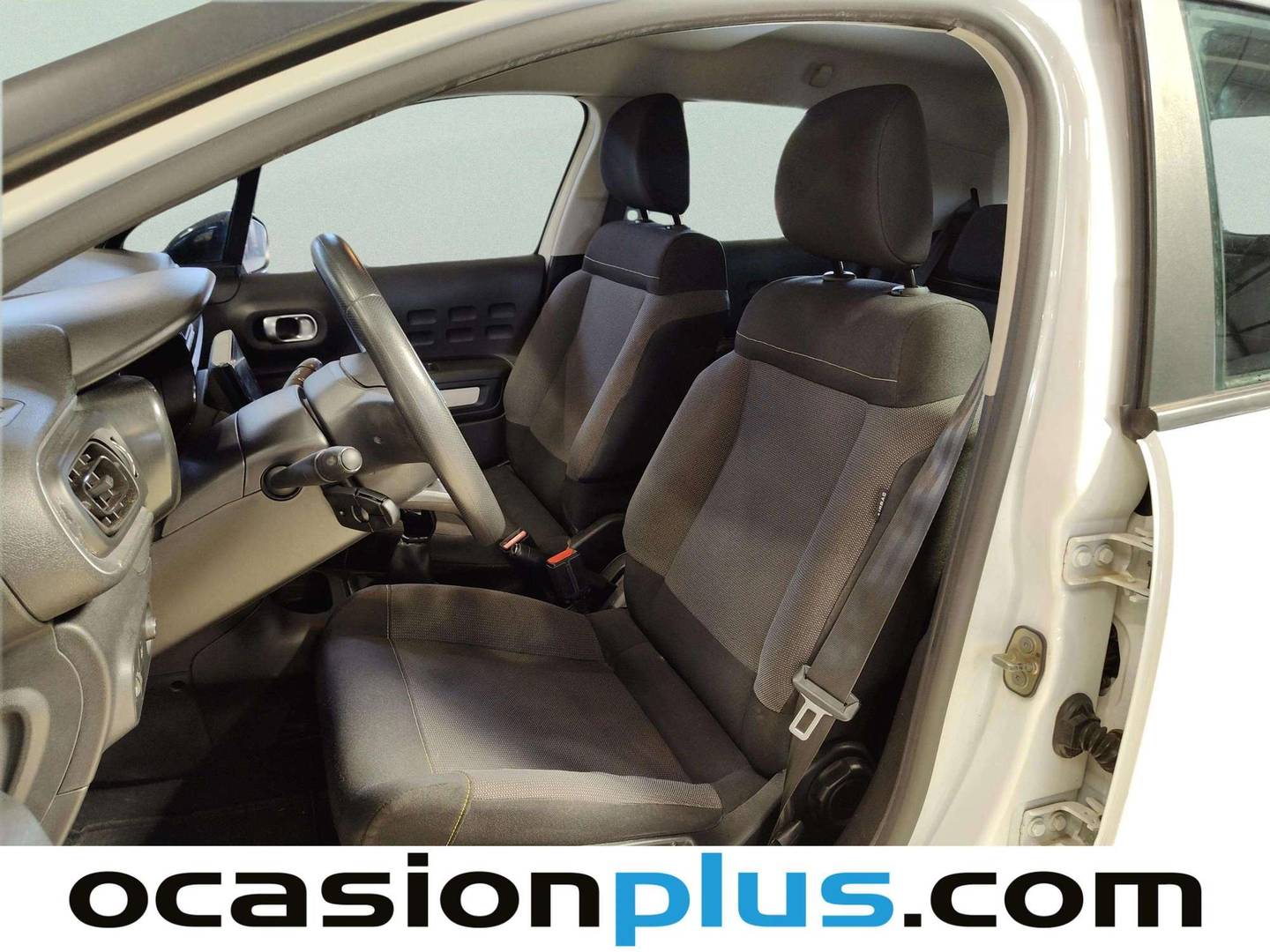 Foto asientos delanteros Citroën C3 Citroën C3 PureTech 82 Feel (83 CV)