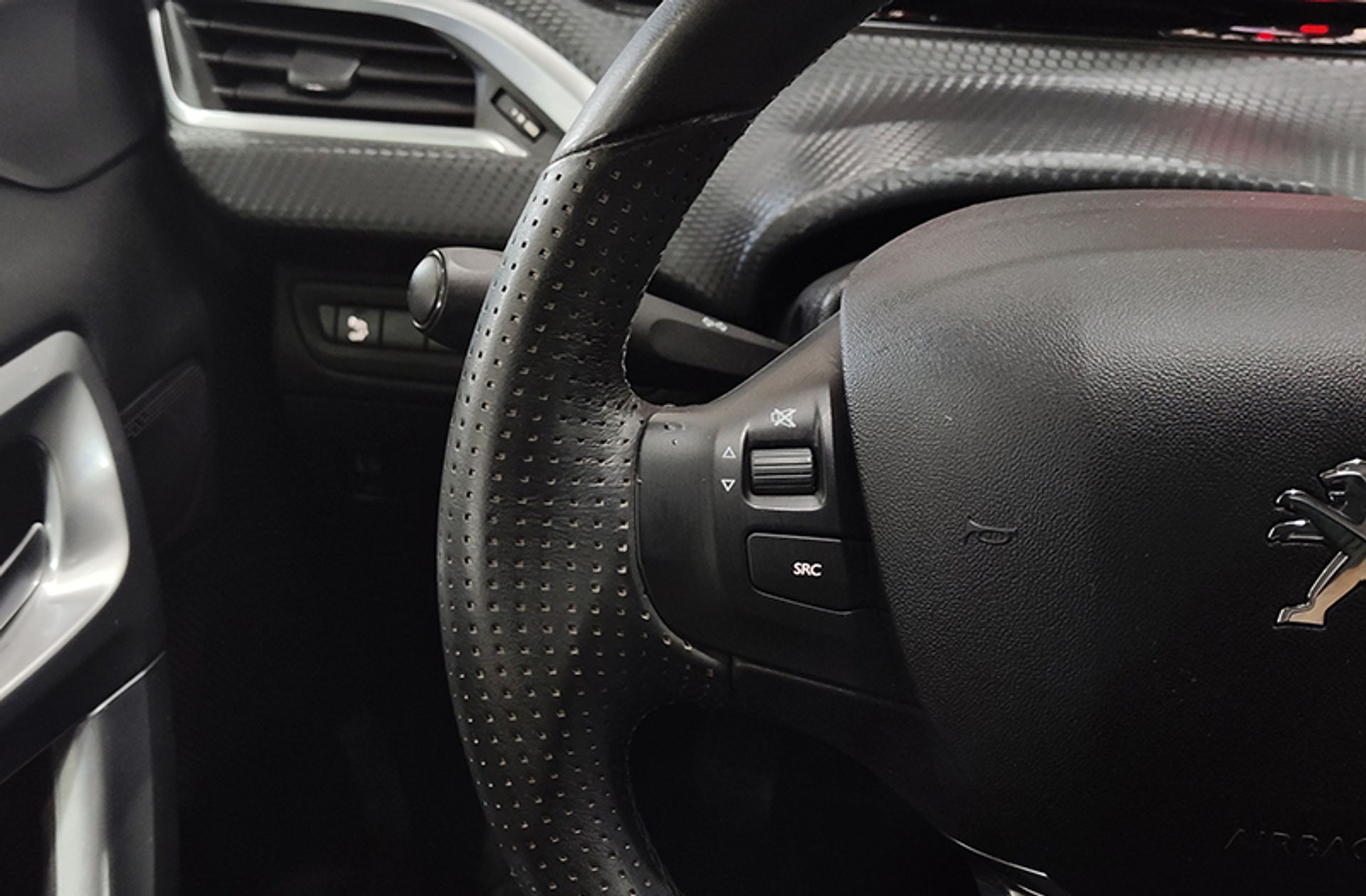 Peugeot 2008 BlueHDi 120 Crossway - foto 25