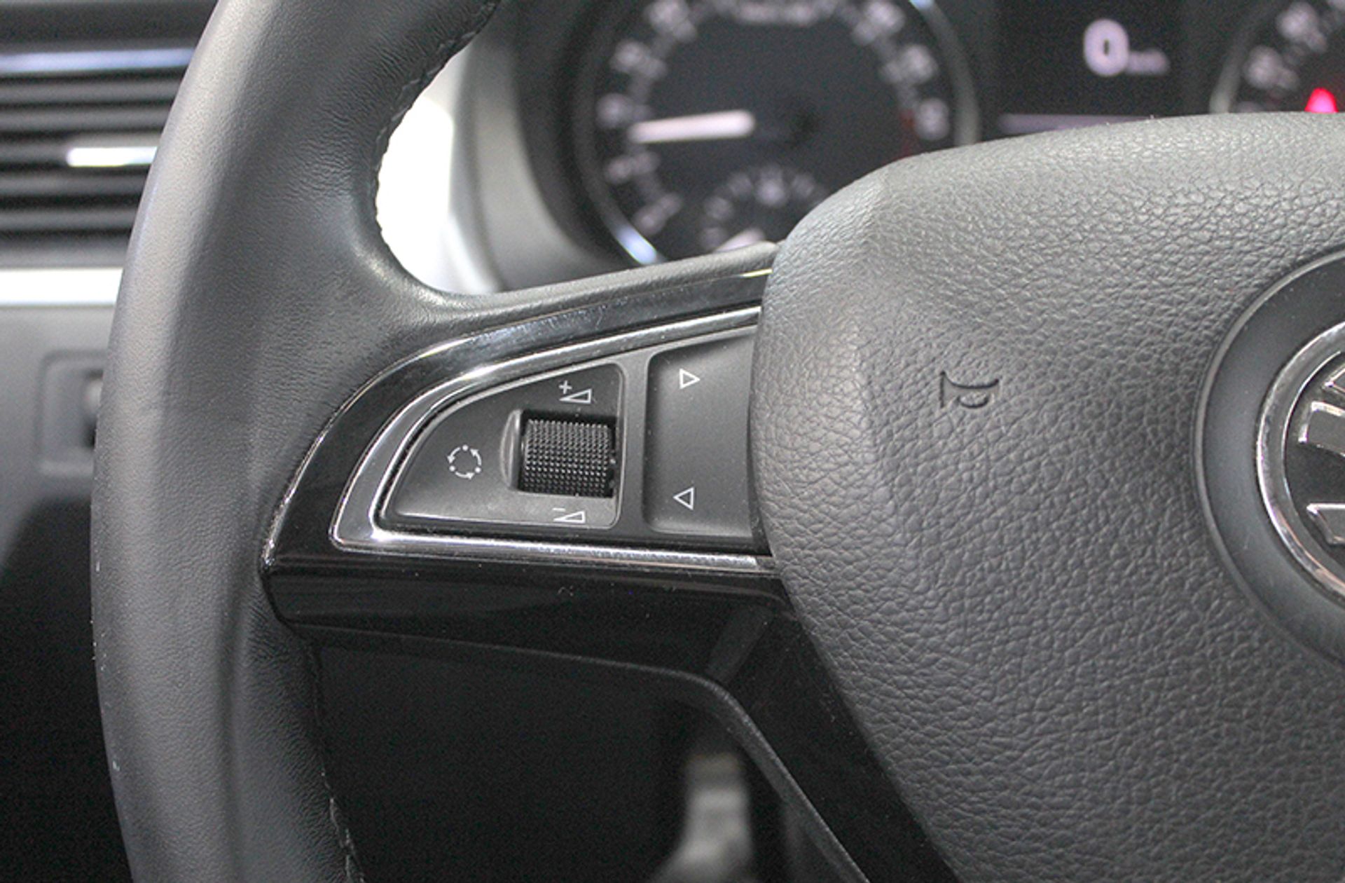 Škoda Rapid Spaceback 1.6 TDI CR Ambition - foto 23