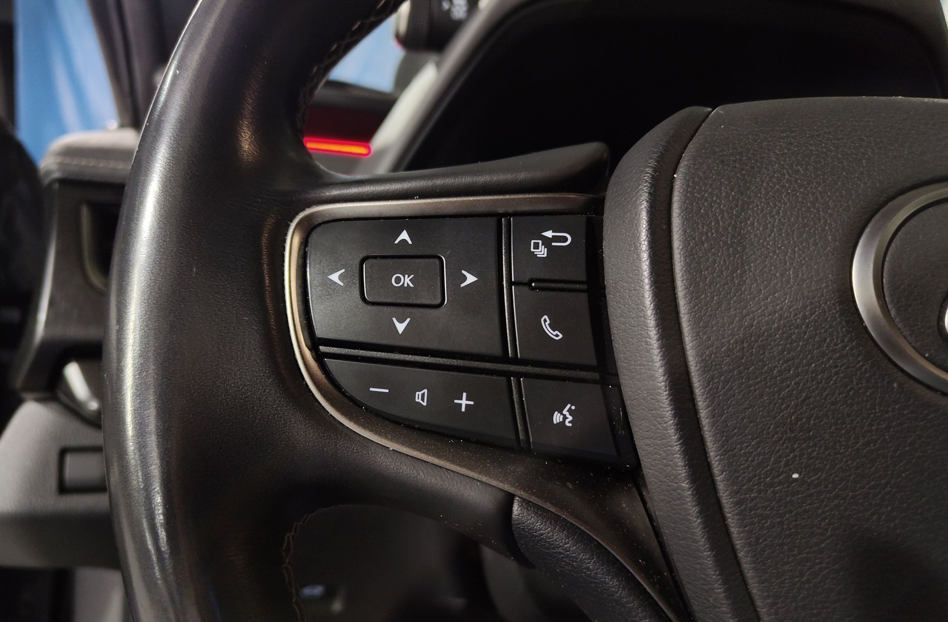 Lexus UX 250h Luxury - foto 34