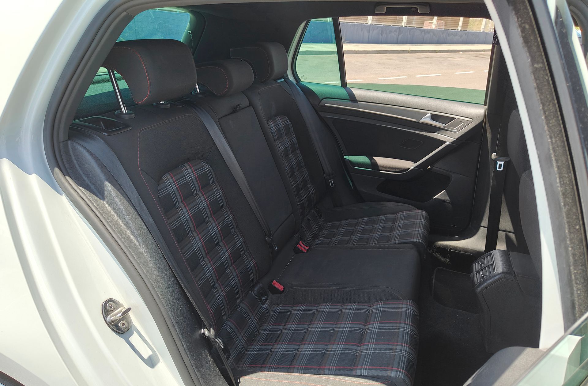 Volkswagen Golf GTI 2.0 TSI DSG - foto 18