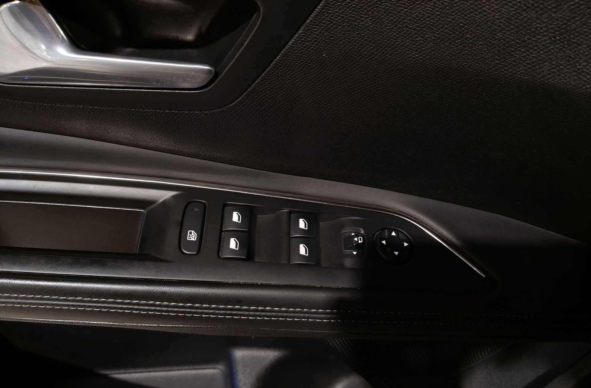 Peugeot 5008 PureTech 130 Allure 7 plazas - foto 31