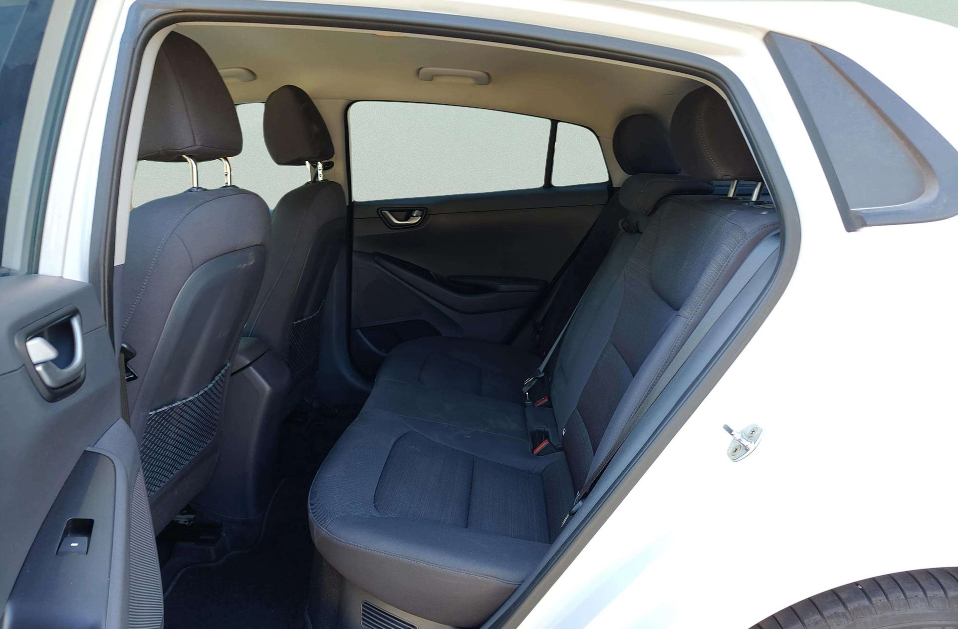 Hyundai Ioniq 1.6 GDI HEV Klass DCT - foto 13
