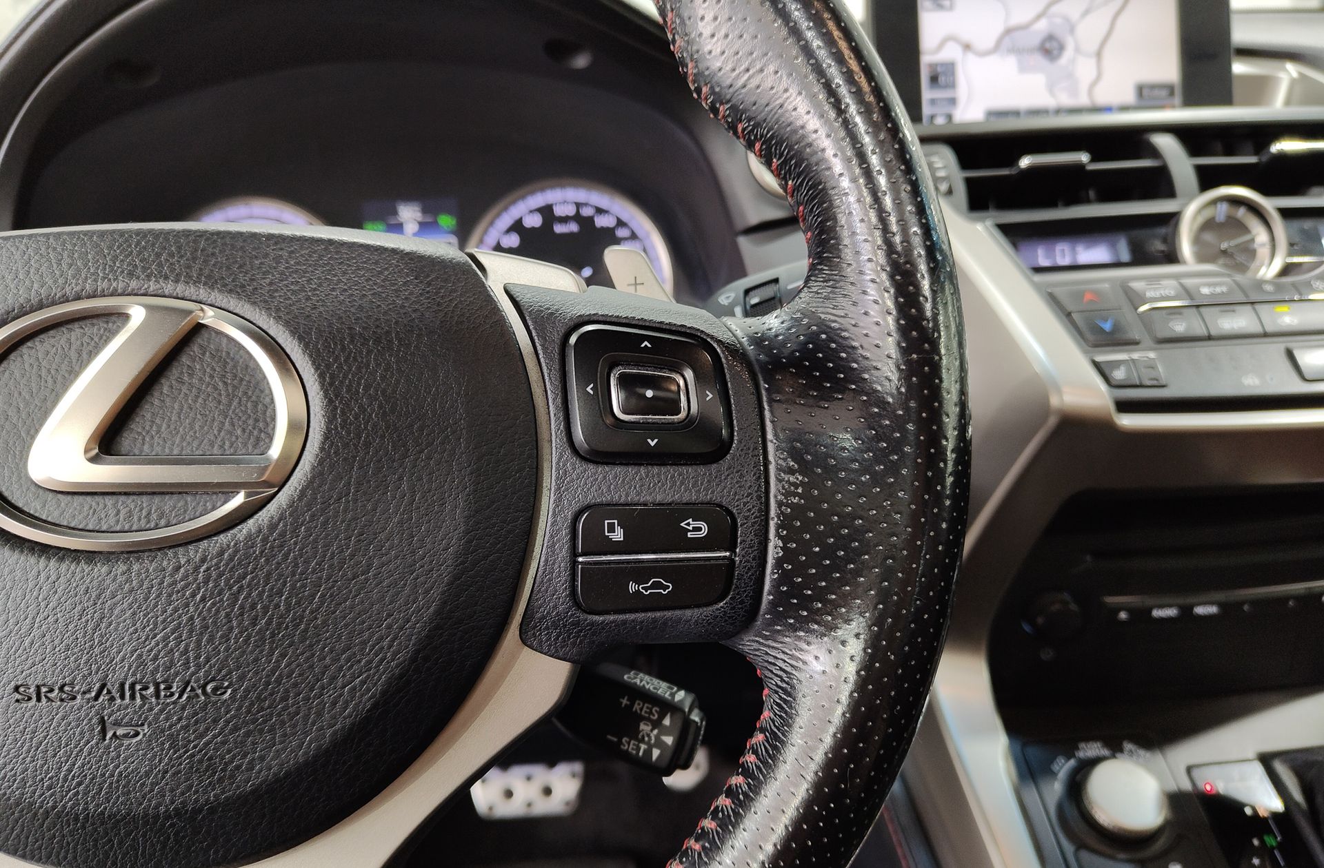 Lexus NX 300h F Sport 4WD Navibox - foto 29