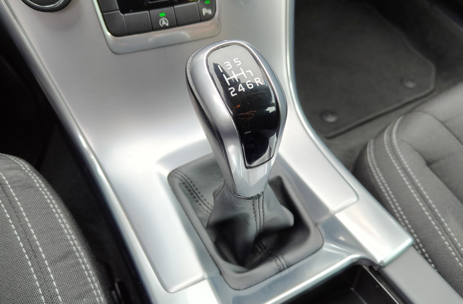 Volvo XC60 D3 Kinetic - foto 5