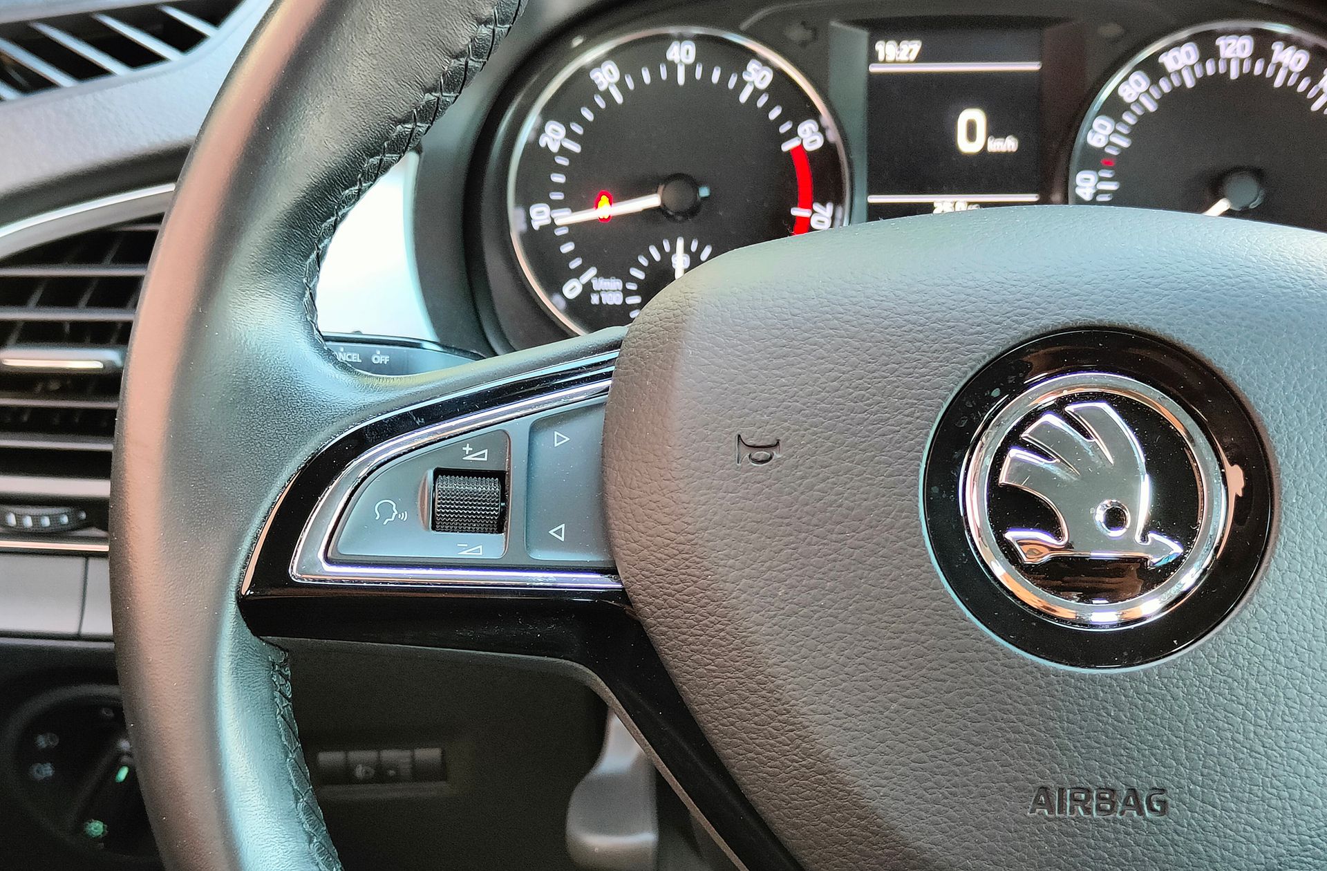 Škoda Fabia 1.0 MPI Like - foto 26