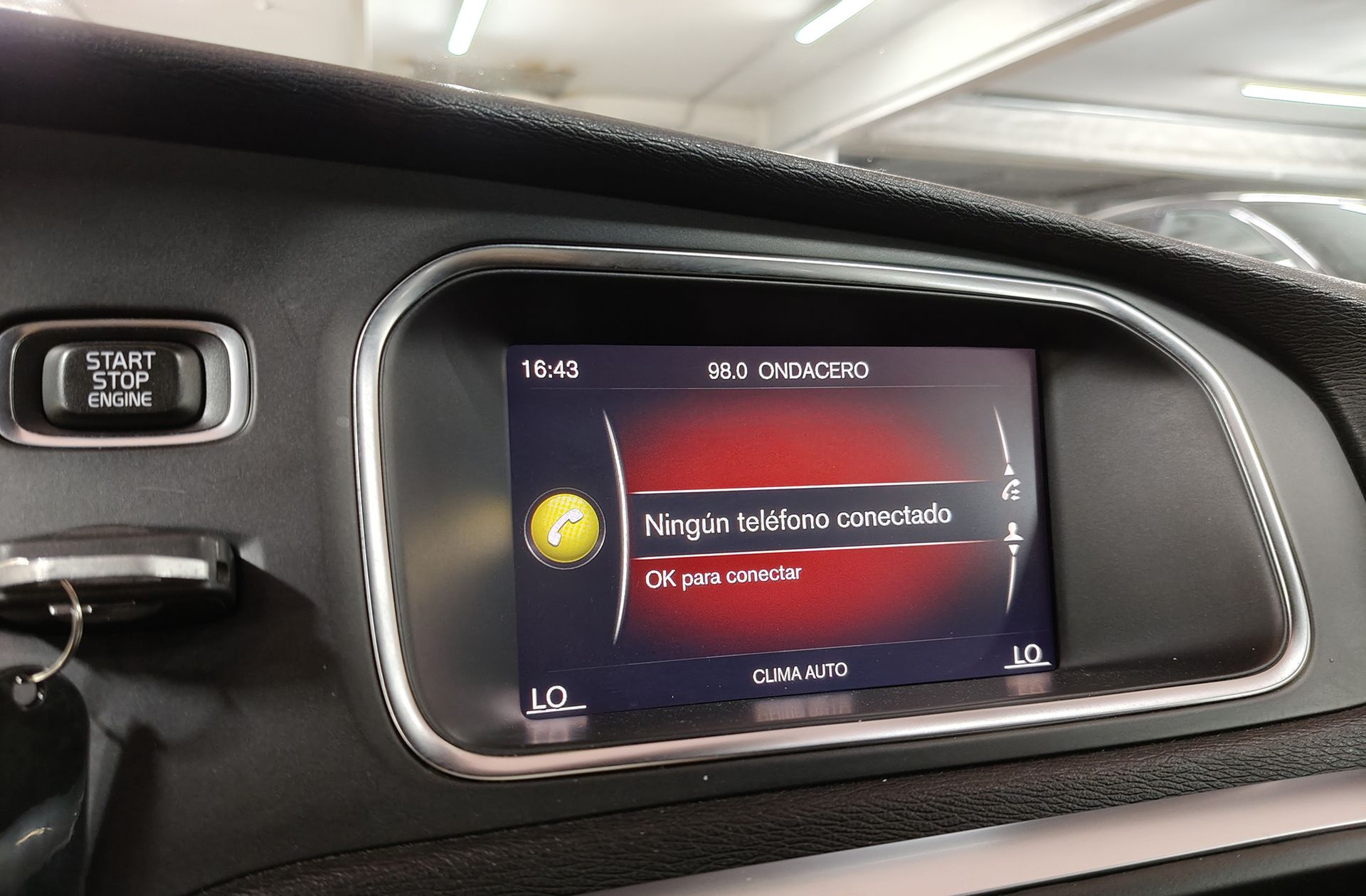 Volvo V40 D4 R-Design Momentum - foto 35