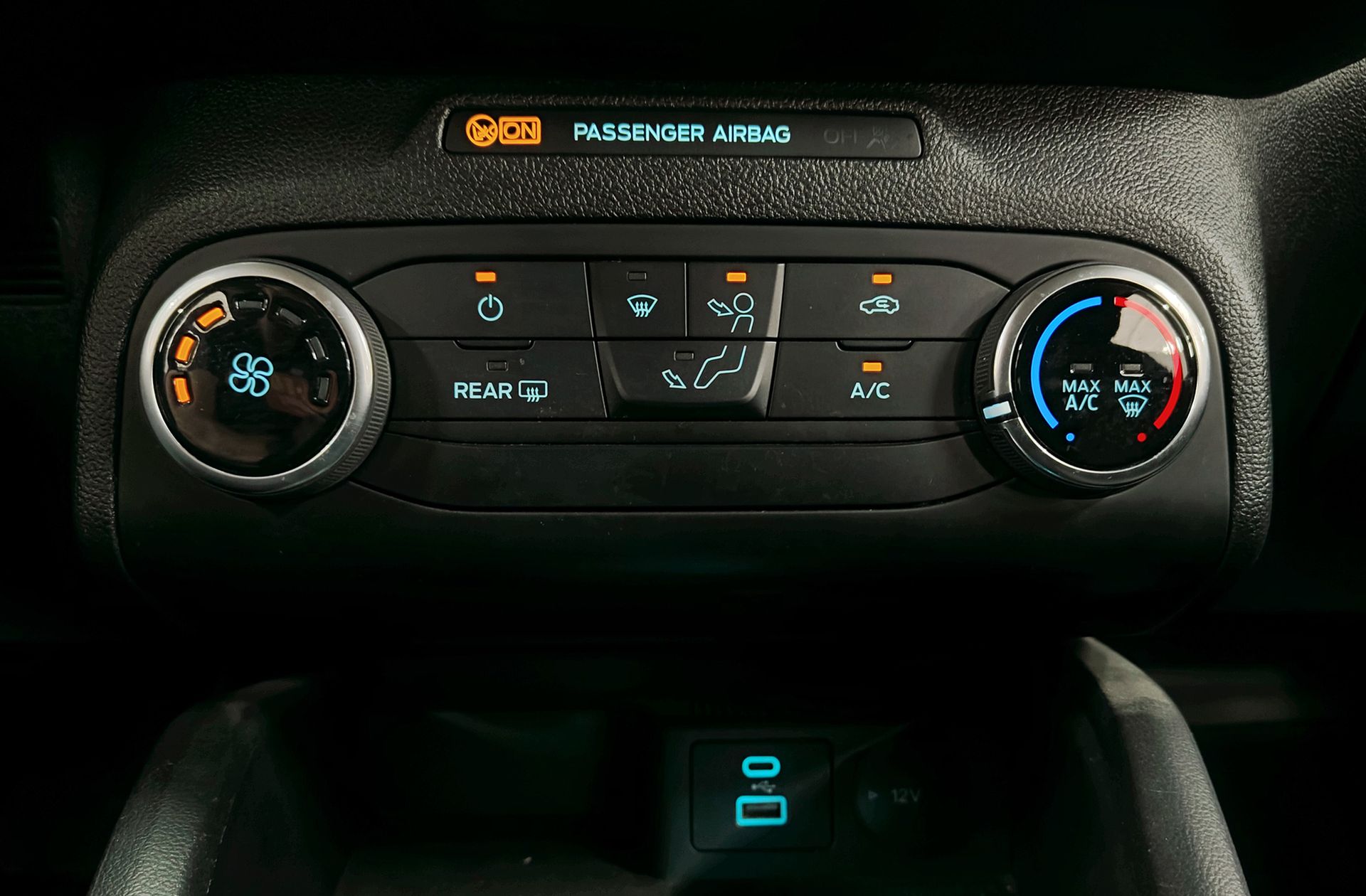 Ford Focus 1.5 EcoBlue Trend+ - foto 29