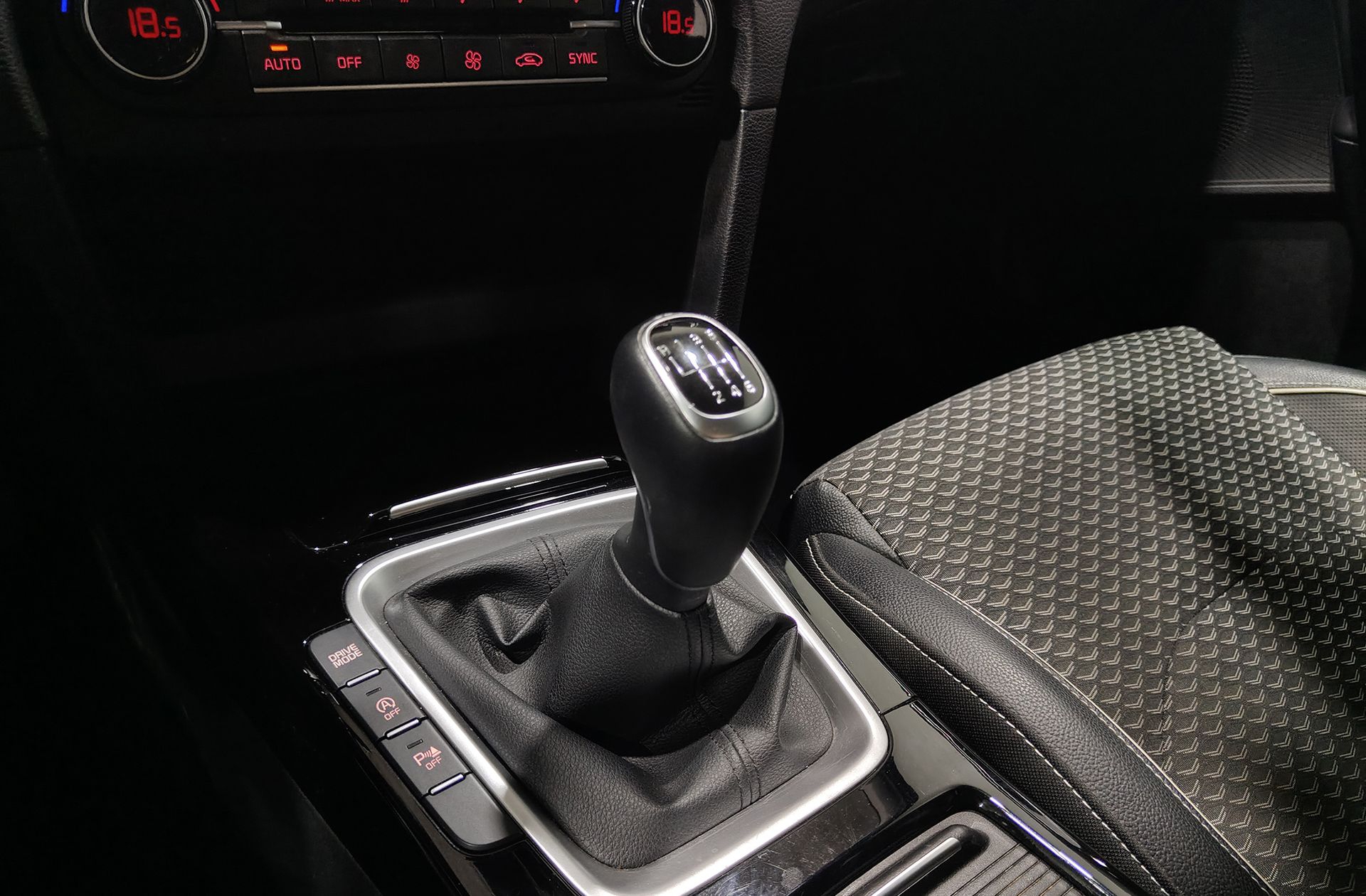 Kia XCeed 1.5 MHEV iMT Tech - foto 5