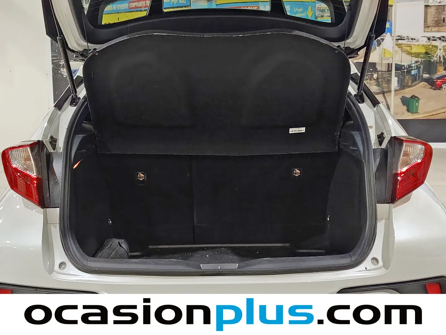 Foto Toyota C-HR Toyota C-HR 1.8 125H Advance (122 CV)