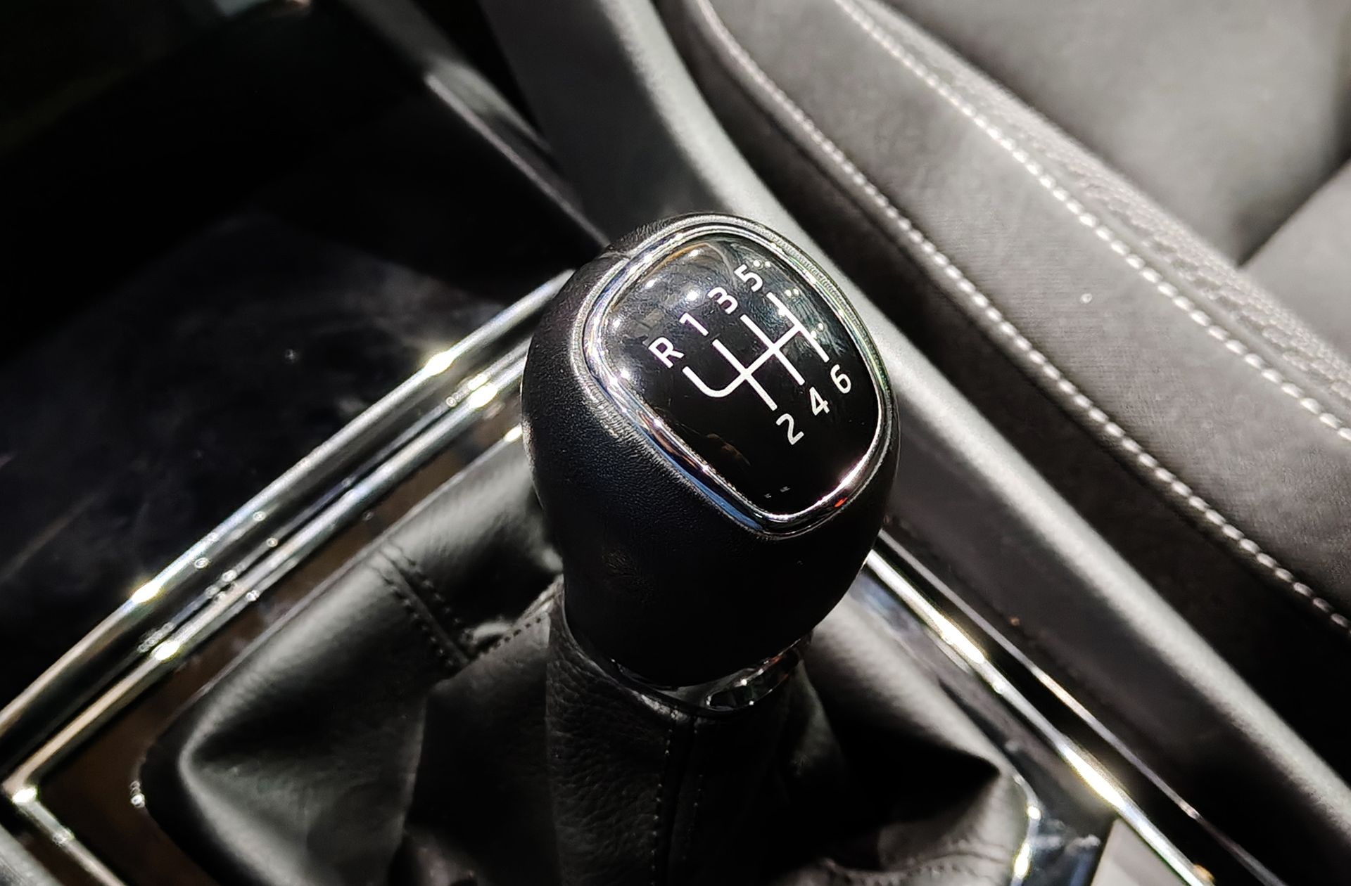 Škoda Karoq 2.0 TDI Selection - foto 5
