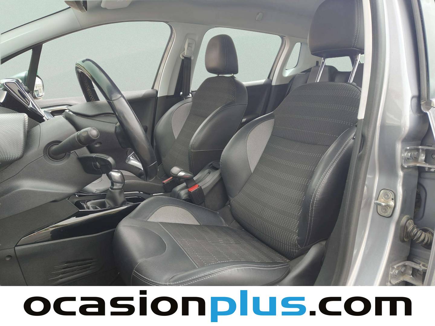 Foto asientos delanteros Peugeot 2008 Peugeot 2008 BlueHDi 100 Allure (100 CV)