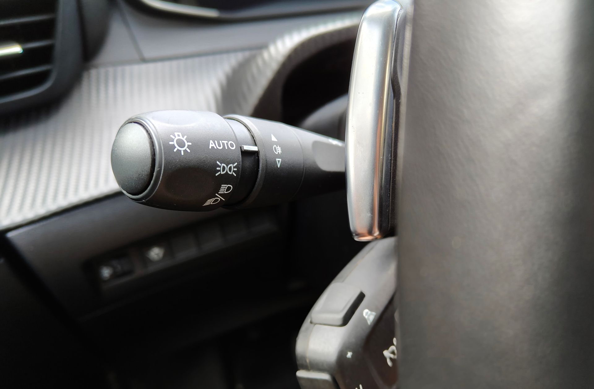 Peugeot 208 Allure Hybrid eDCS6 - foto 30