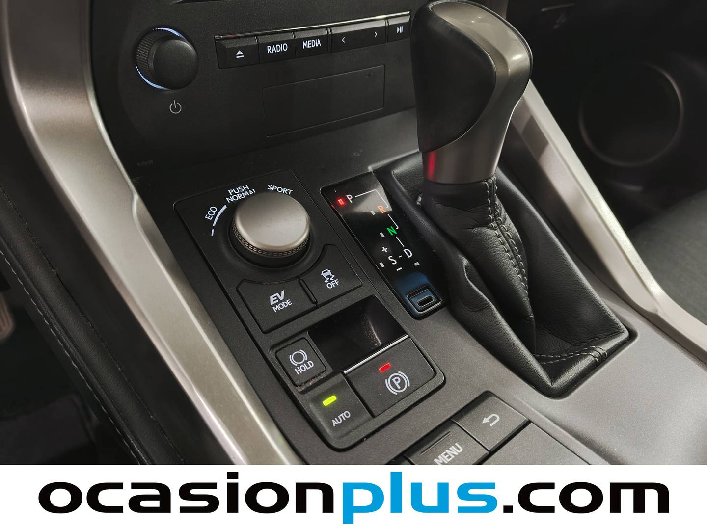 Foto Lexus NX Lexus NX 300h Business Navigation 2WD (197 CV)