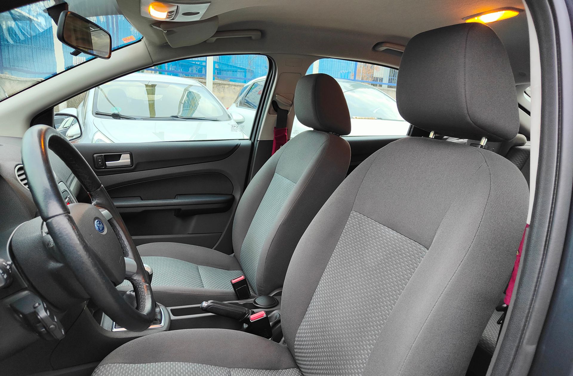 Ford Focus 1.6 Trend - foto 8
