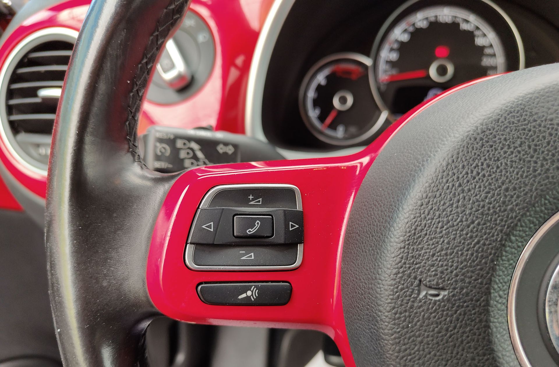 Volkswagen Beetle Cabrio Design 2.0 TDI BMT - foto 22